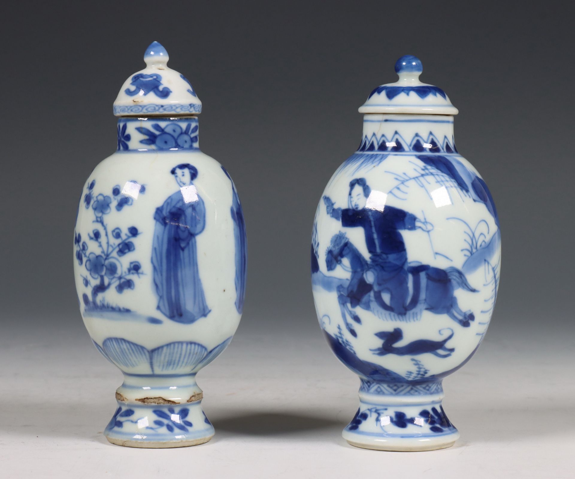 China, twee blauw-wit porseleinen theebusjes, Kangxi periode (1662-1722) en later, - Bild 9 aus 13