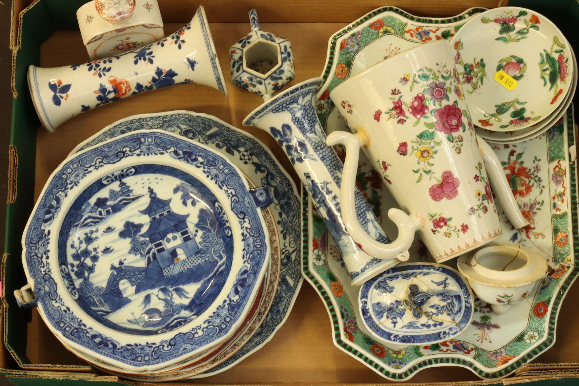 China, collectie divers blauw-wit, famille rose en famille verte porselein,