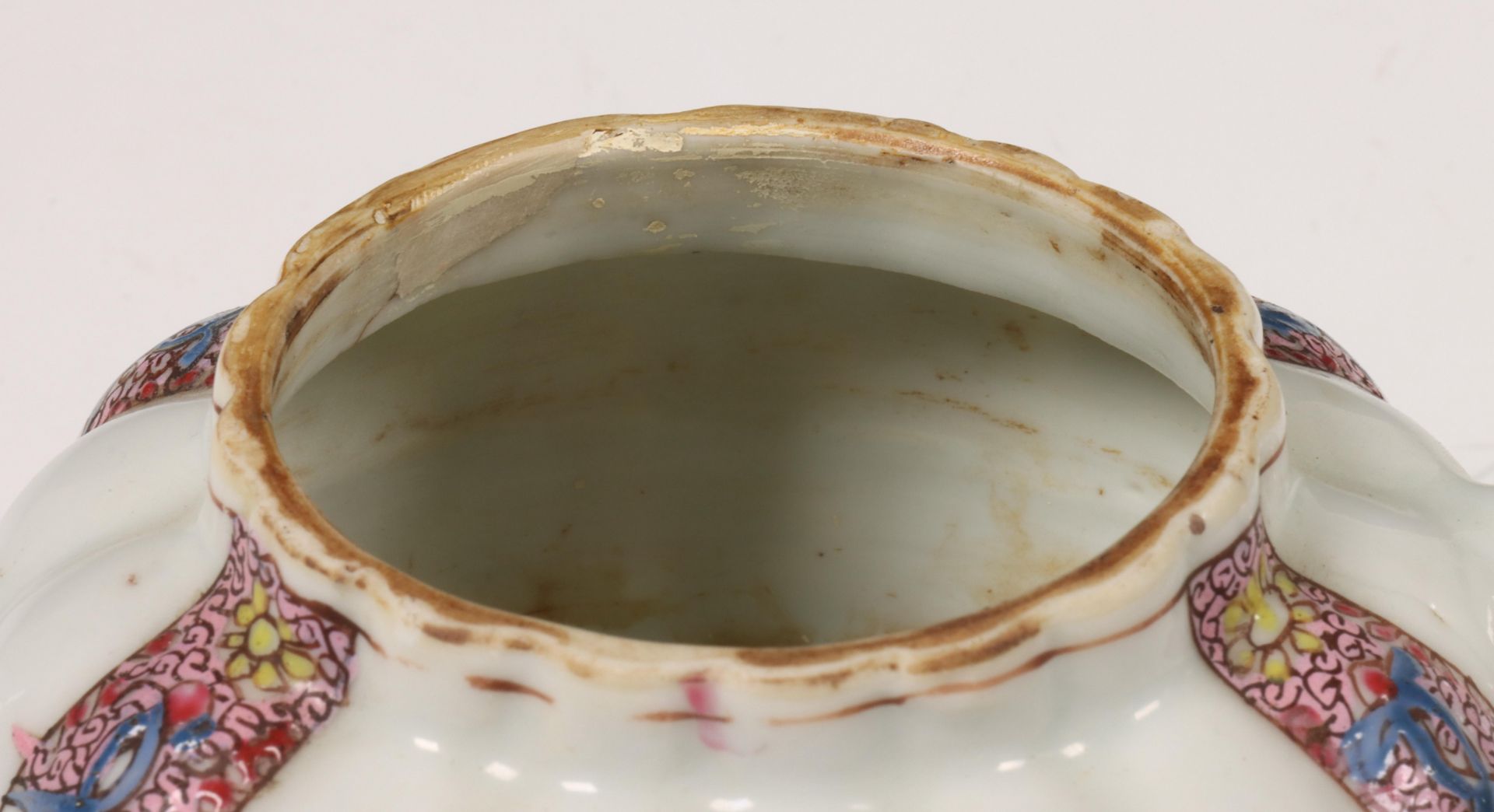 China, famille rose porseleinen gelobde theepot, Qianlong periode (1736-1795), - Bild 6 aus 11