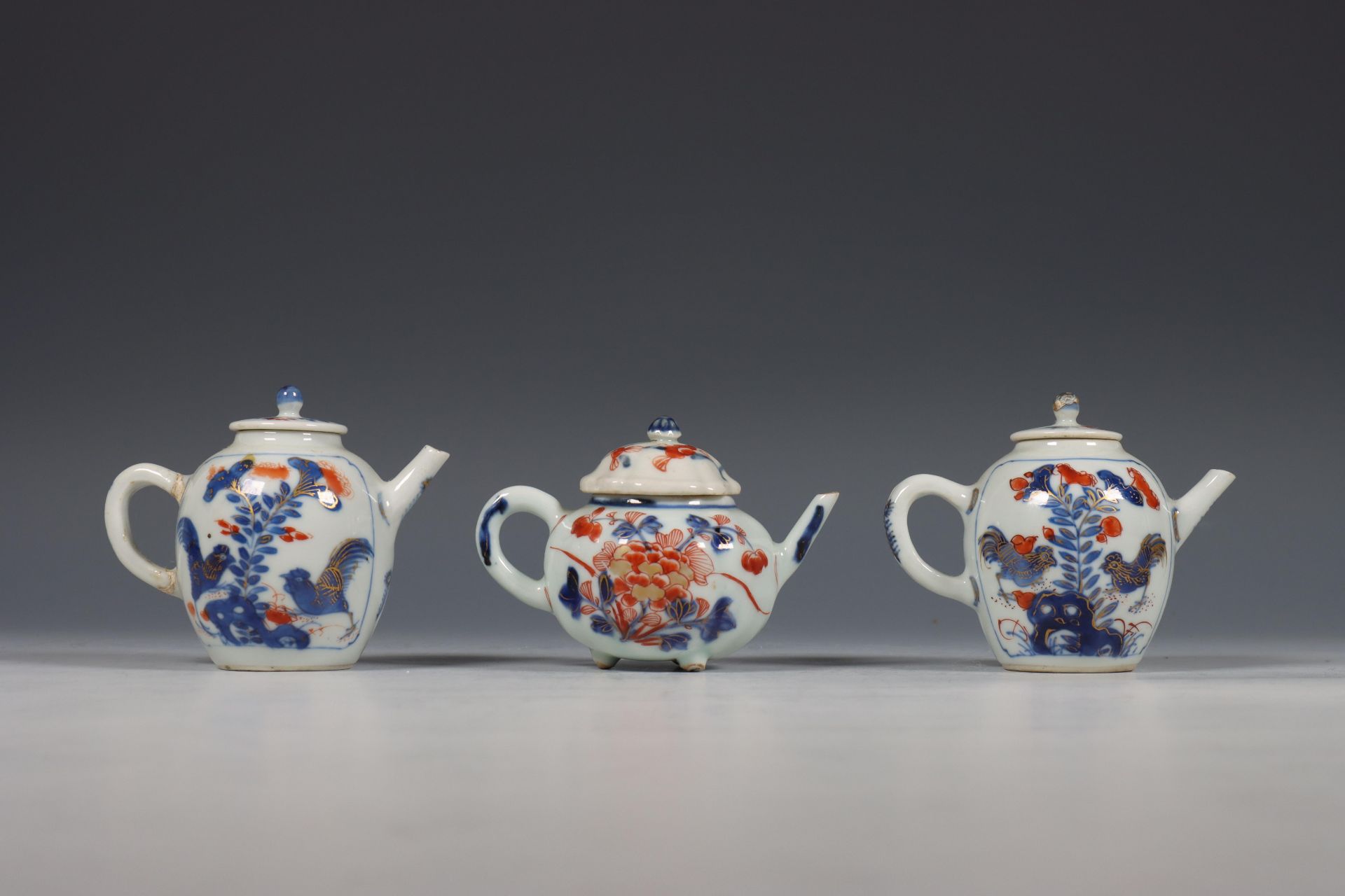 China, drie kleine Imari porseleinen theepotjes, 18e eeuw, - Bild 4 aus 6