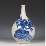 Japan, blauw-wit porseleinen fles, Edo periode (1603-1868),