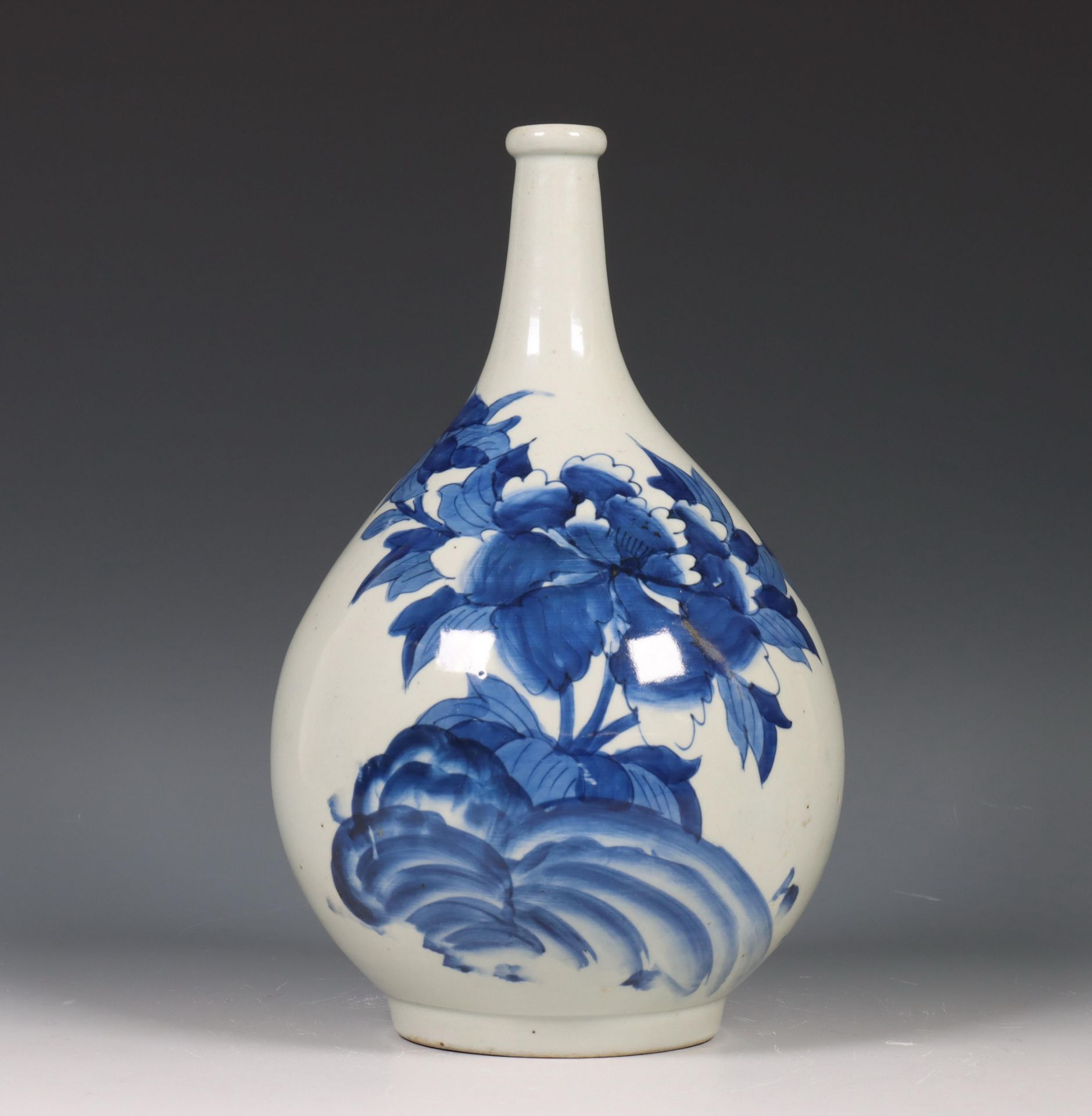 Japan, blauw-wit porseleinen fles, Edo periode (1603-1868),