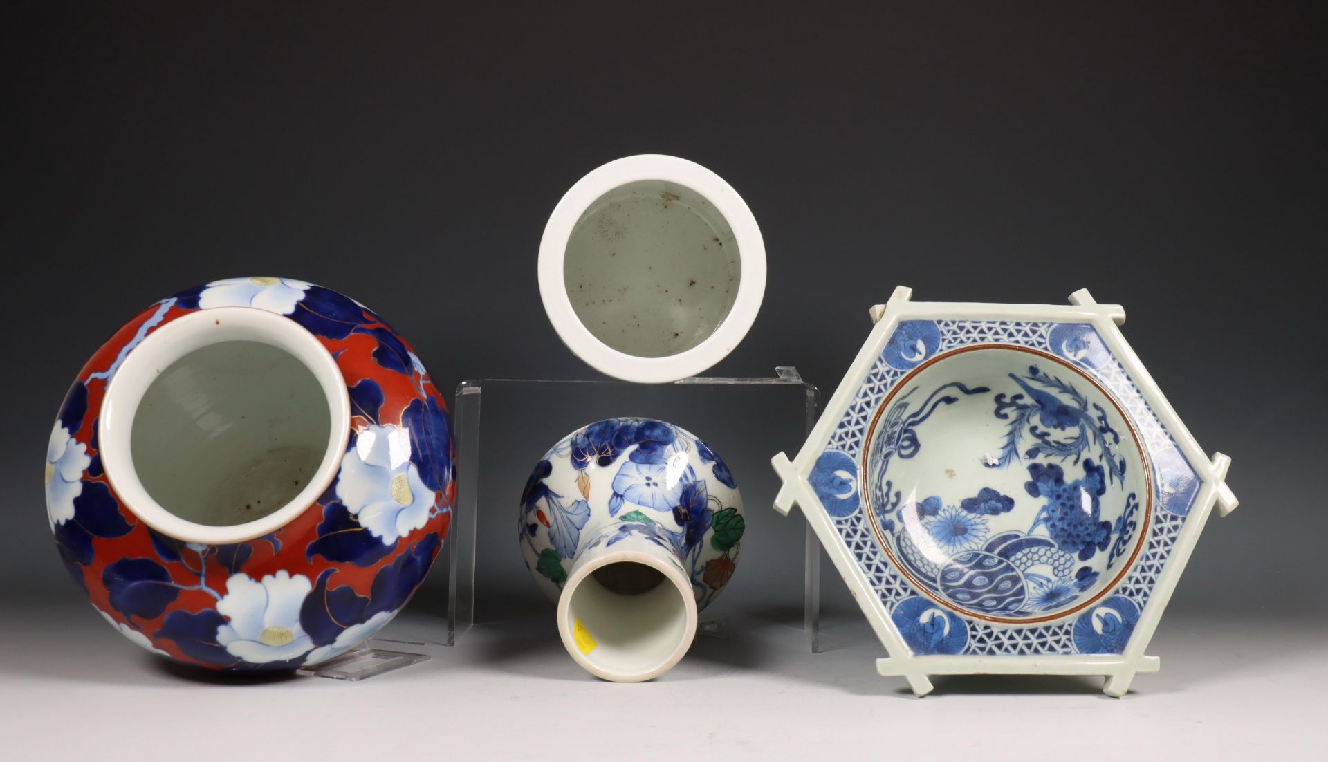 Japan, collectie blauw-wit en Imari porselein, 19e-20e eeuw, - Bild 6 aus 6