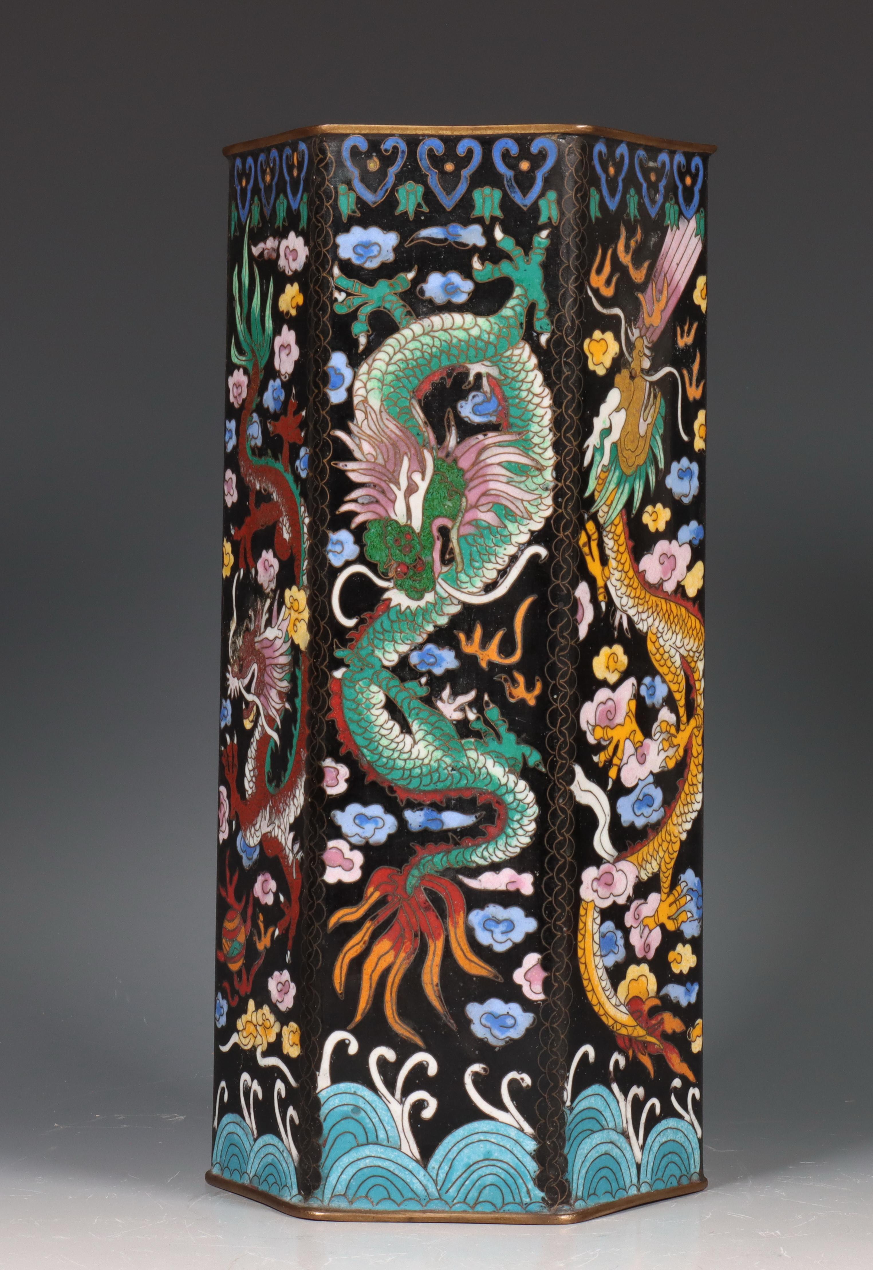 China, cloisonné emaille zeskantige 'draken' vaas, ca. 1900, - Image 2 of 7