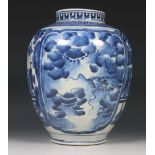 Japan, Arita blauw-wit porseleinen balustervaas, 19e eeuw,