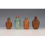 China, vier glazen snuifflesjes, 19e/20e eeuw,