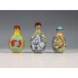 China, drie glazen snuifflesjes, 19e/20e eeuw,
