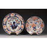 Japan, twee Imari porseleinen scheerbekkens, Edo periode, 18e eeuw,