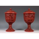 China, paar rode cinnabar lakwerk kelken, 19e/20e eeuw,