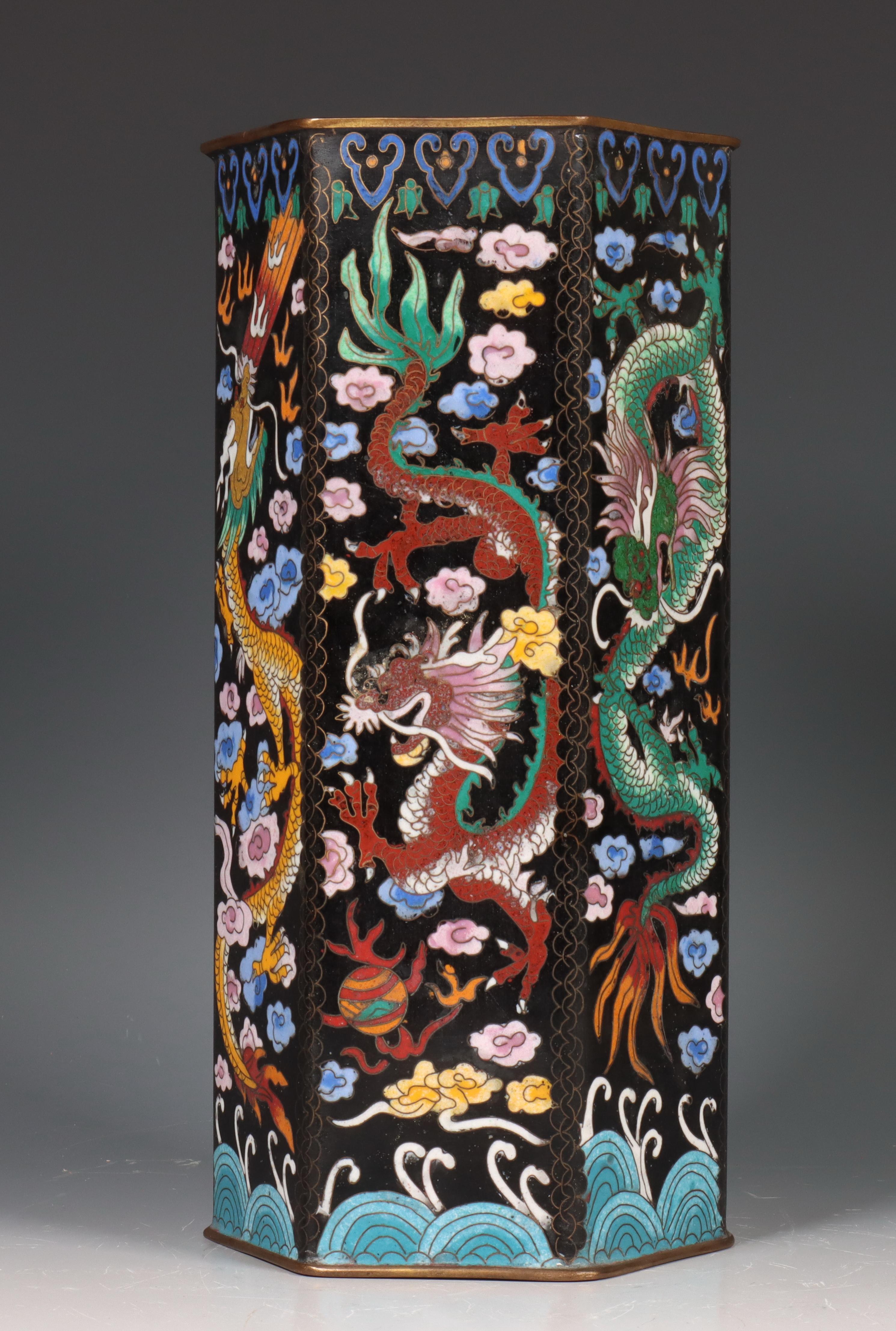 China, cloisonné emaille zeskantige 'draken' vaas, ca. 1900, - Image 7 of 7