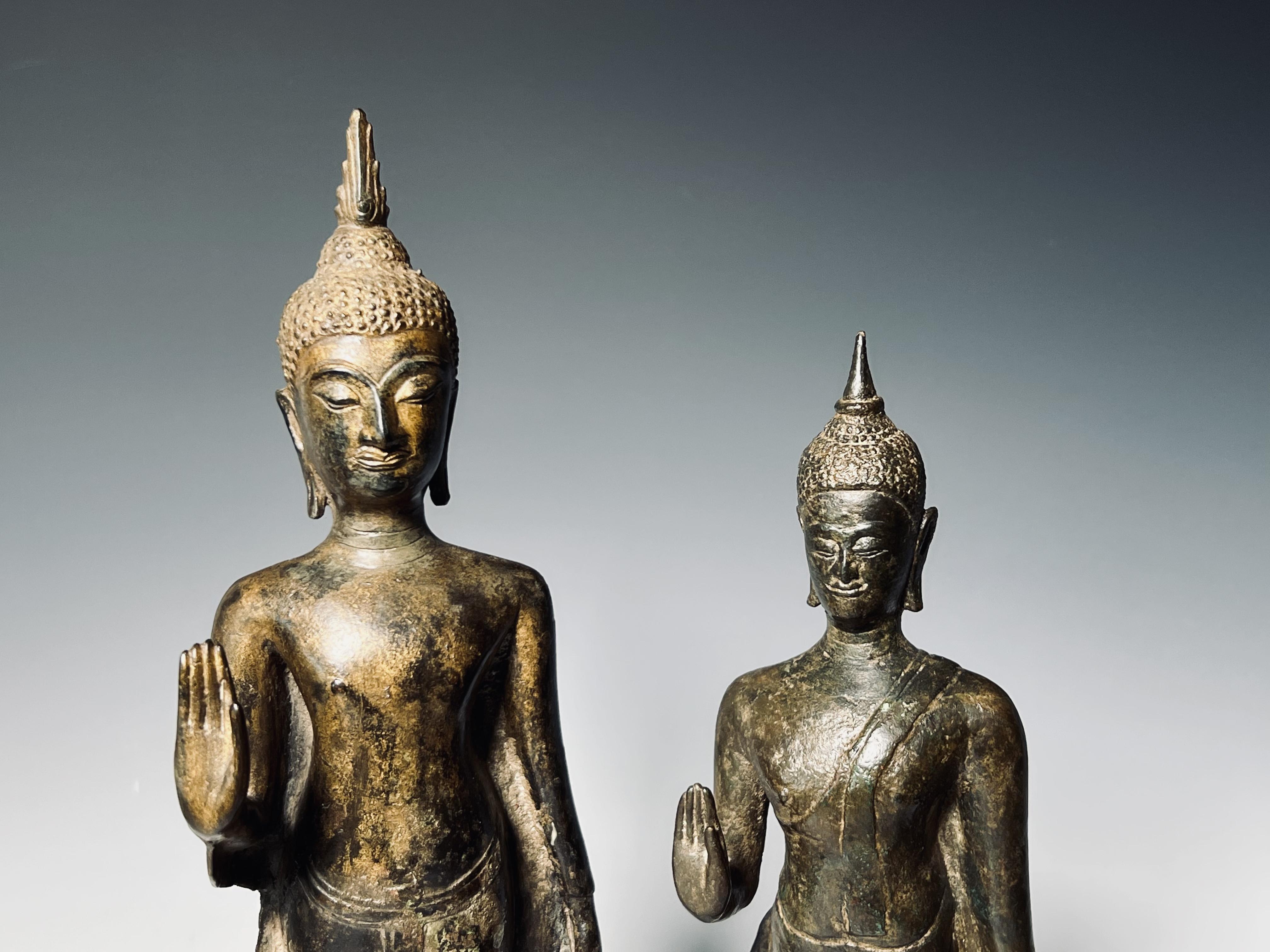 Thailand, twee Ayutthaya bronzen figuren van Boeddha, circa 16e eeuw,