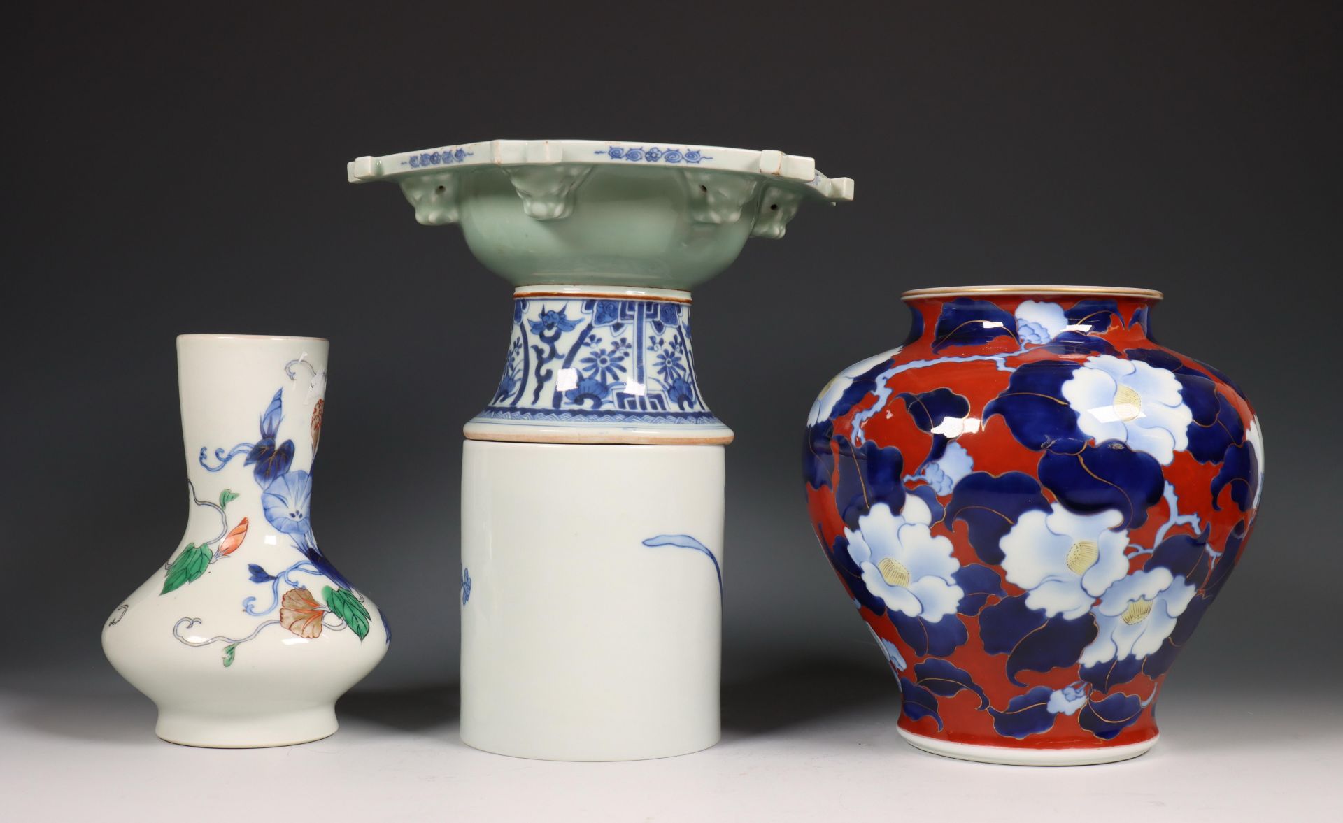 Japan, collectie blauw-wit en Imari porselein, 19e-20e eeuw, - Bild 5 aus 6