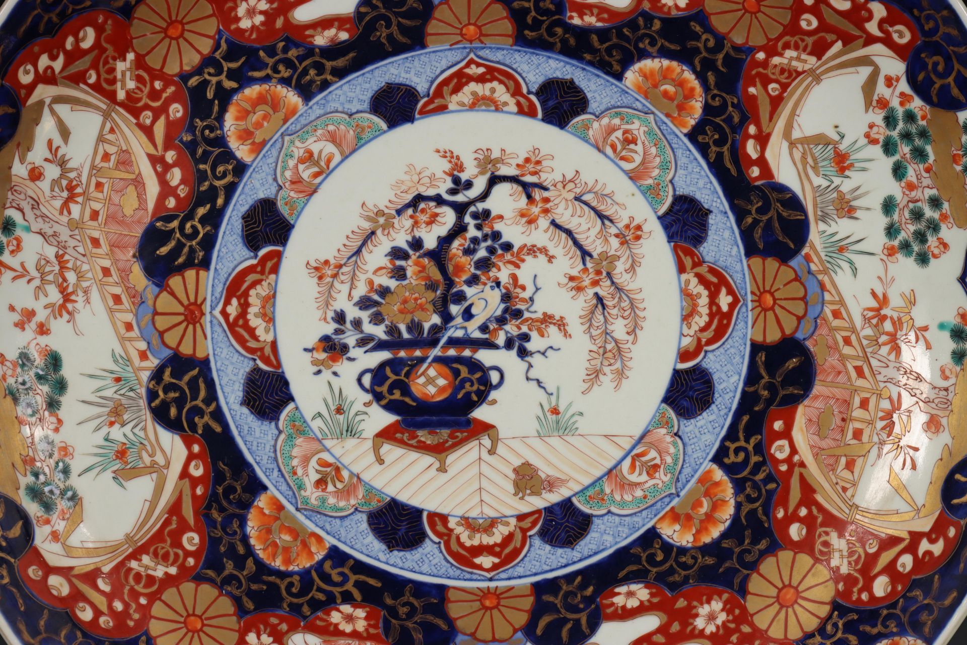 Japan, zeer grote Imari porseleinen schotel, Meiji periode (1868-1912), - Bild 2 aus 3