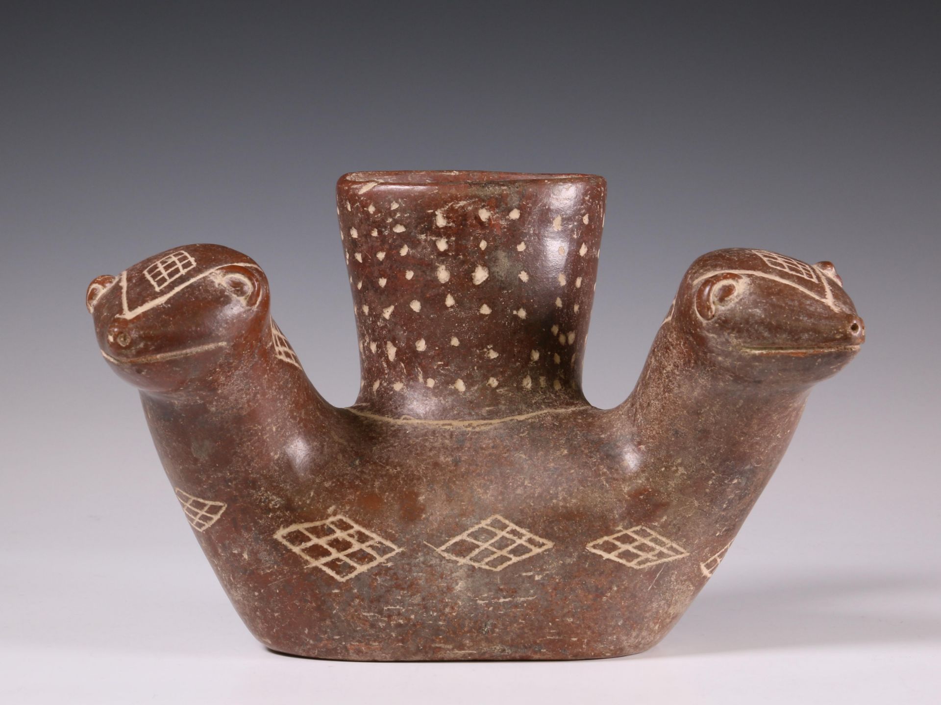 Colima, terracotta pot on three legs and a pot with a handle, possibly Aztek. - Image 5 of 13