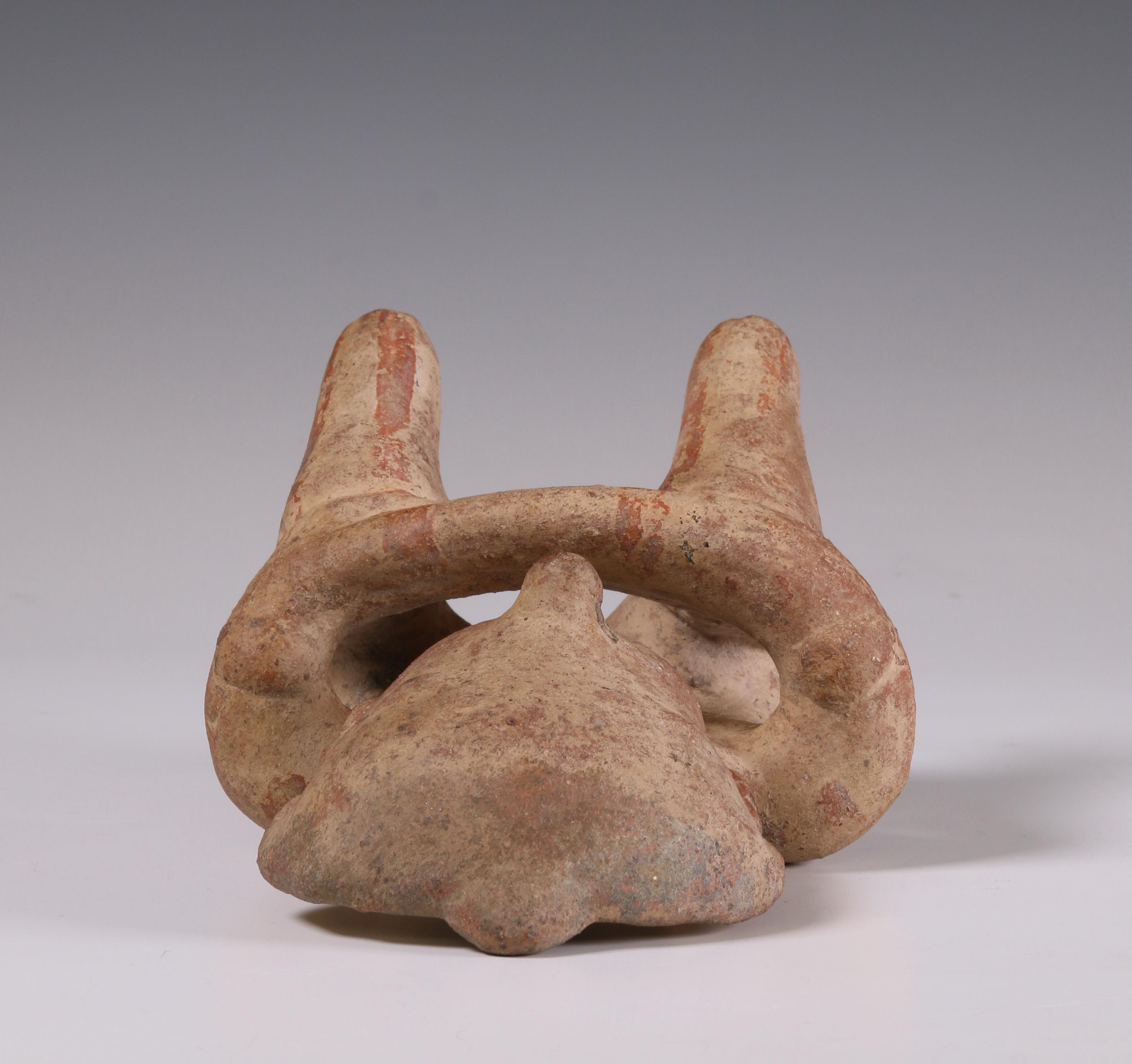 West-Mexico, Nayarit, terracotta seated figure with crossed arms in Chinesco style, 200 BC - 100 AD. - Image 3 of 7