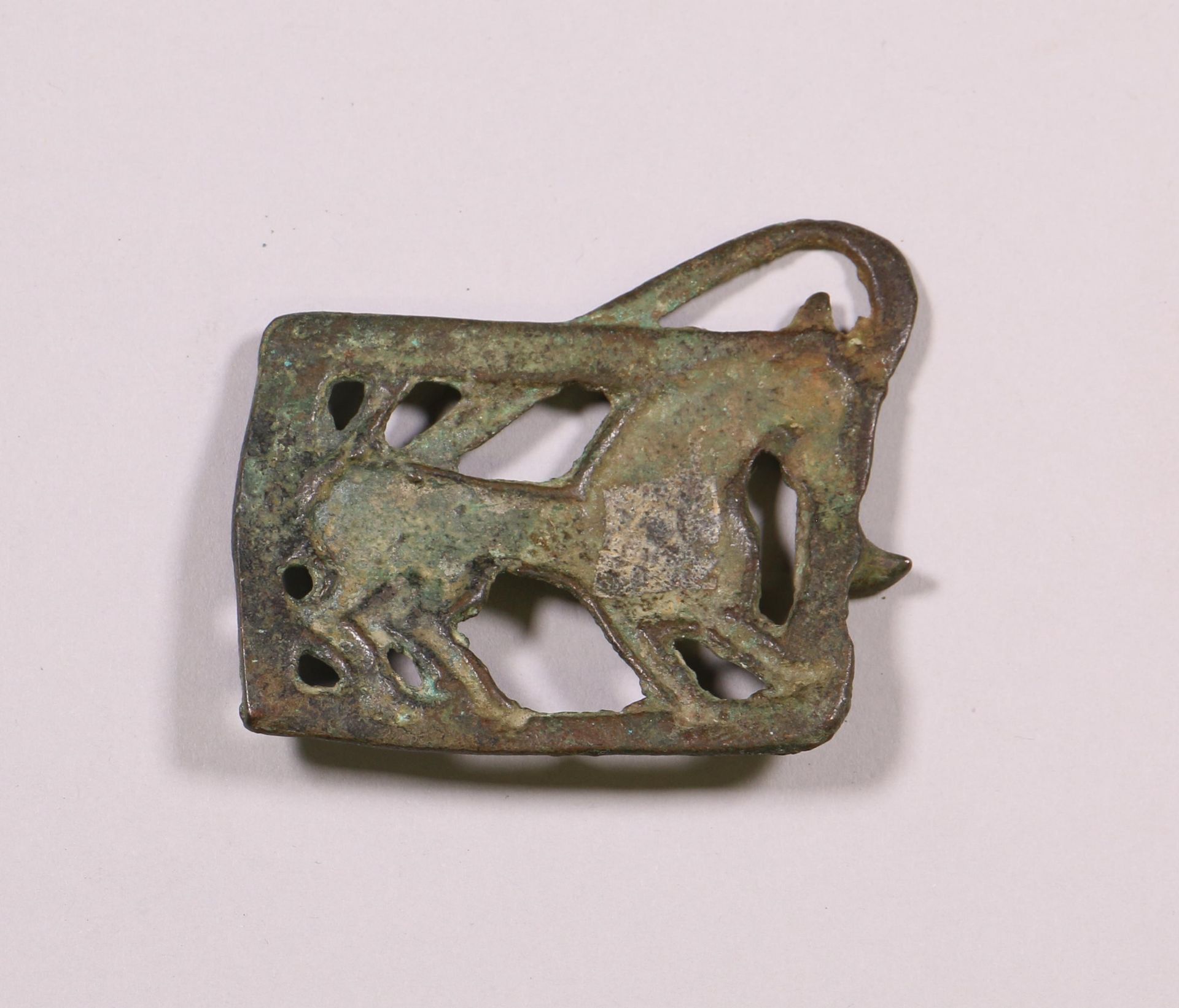 Parthian bronze belt buckle, Iran-Iraq, ca. 150 BC - 250 AD. - Image 2 of 2