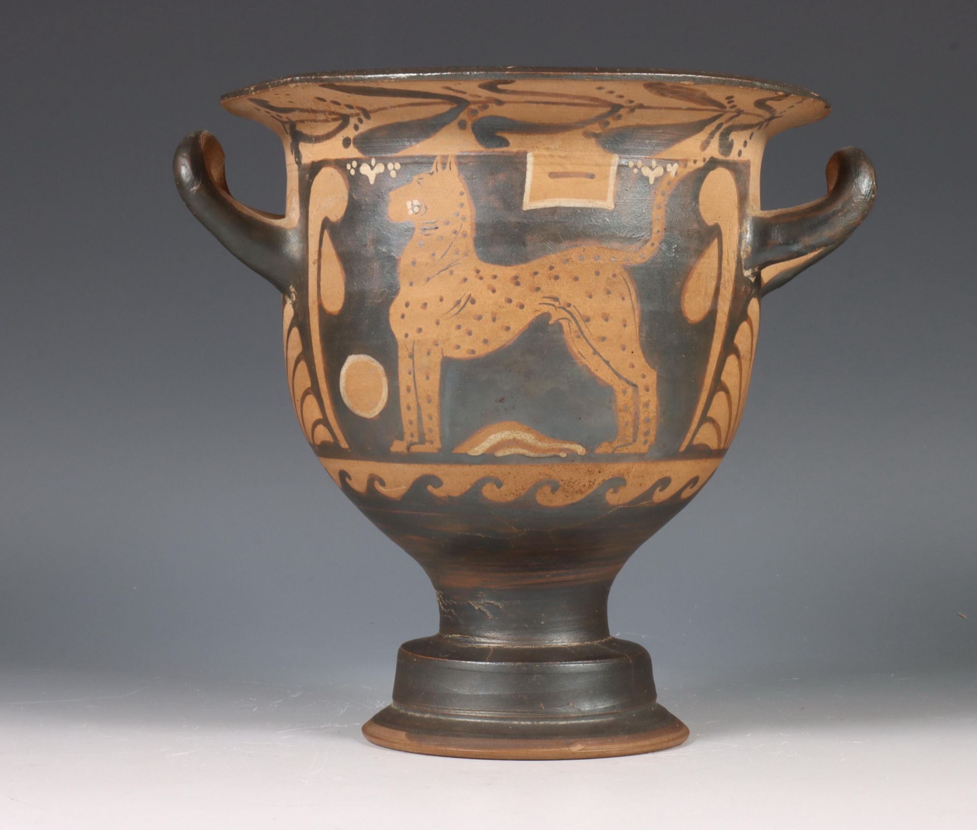 Apulia, small earthenware krater, ca. 300 BC. - Image 4 of 6
