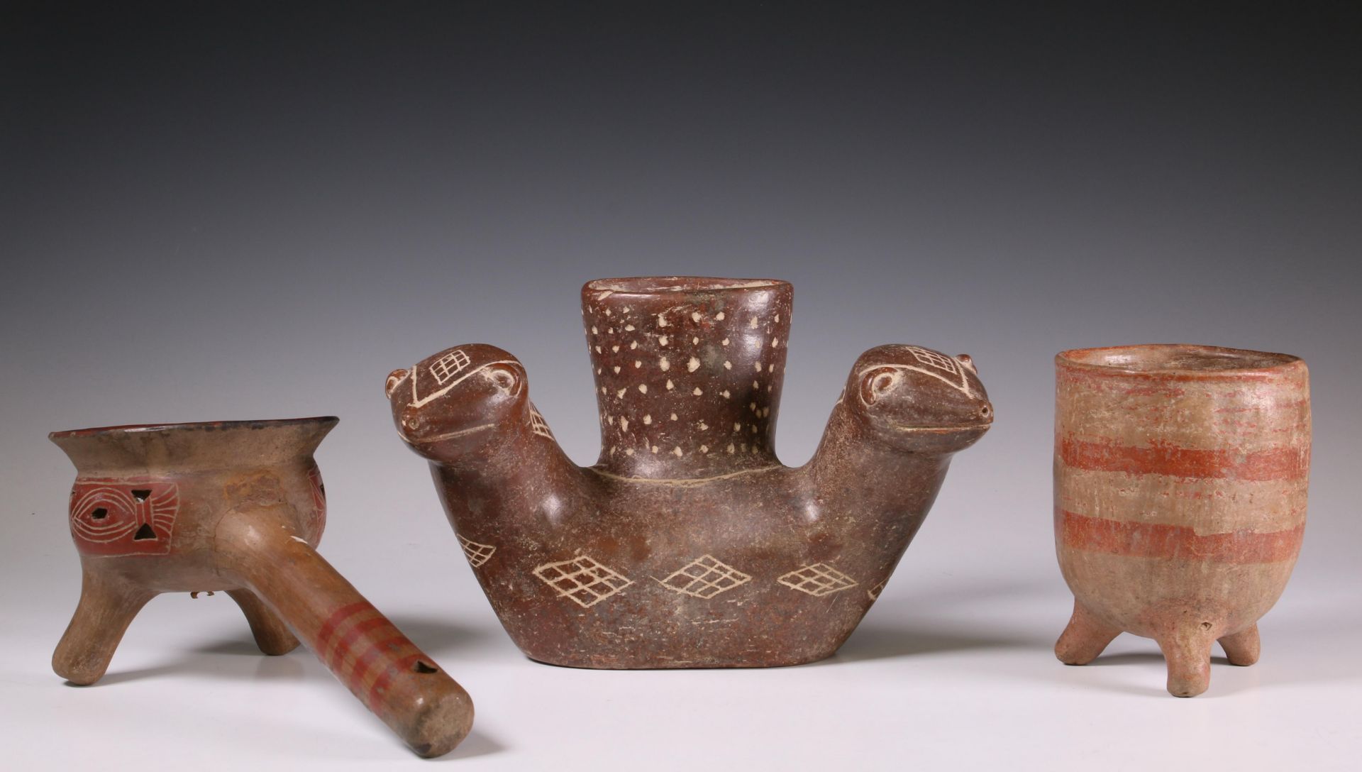 Colima, terracotta pot on three legs and a pot with a handle, possibly Aztek.