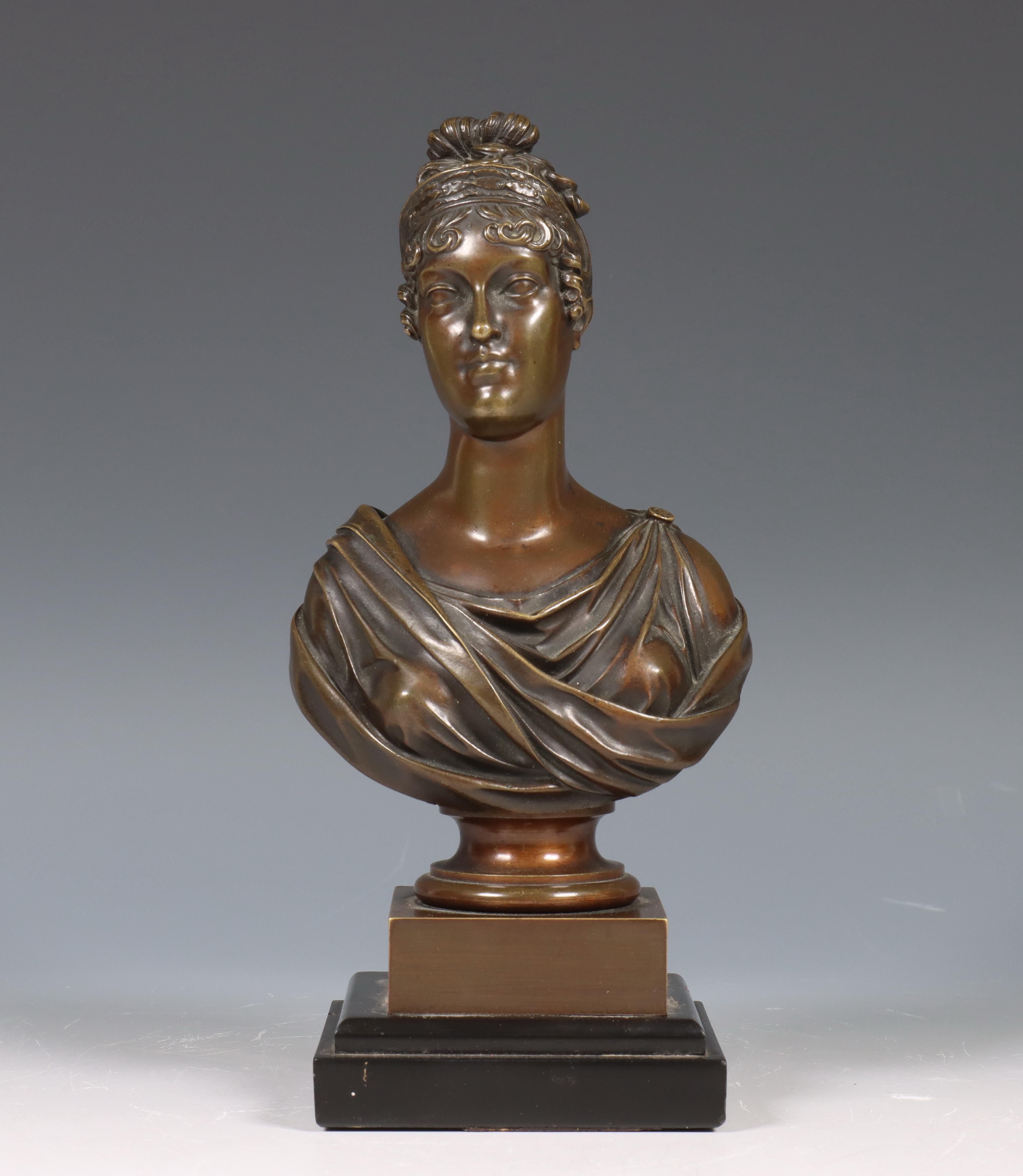 Frankrijk, bronzen bruin gepatineerde buste voorstellende Joséphine de Beauharnais, 19e eeuw.