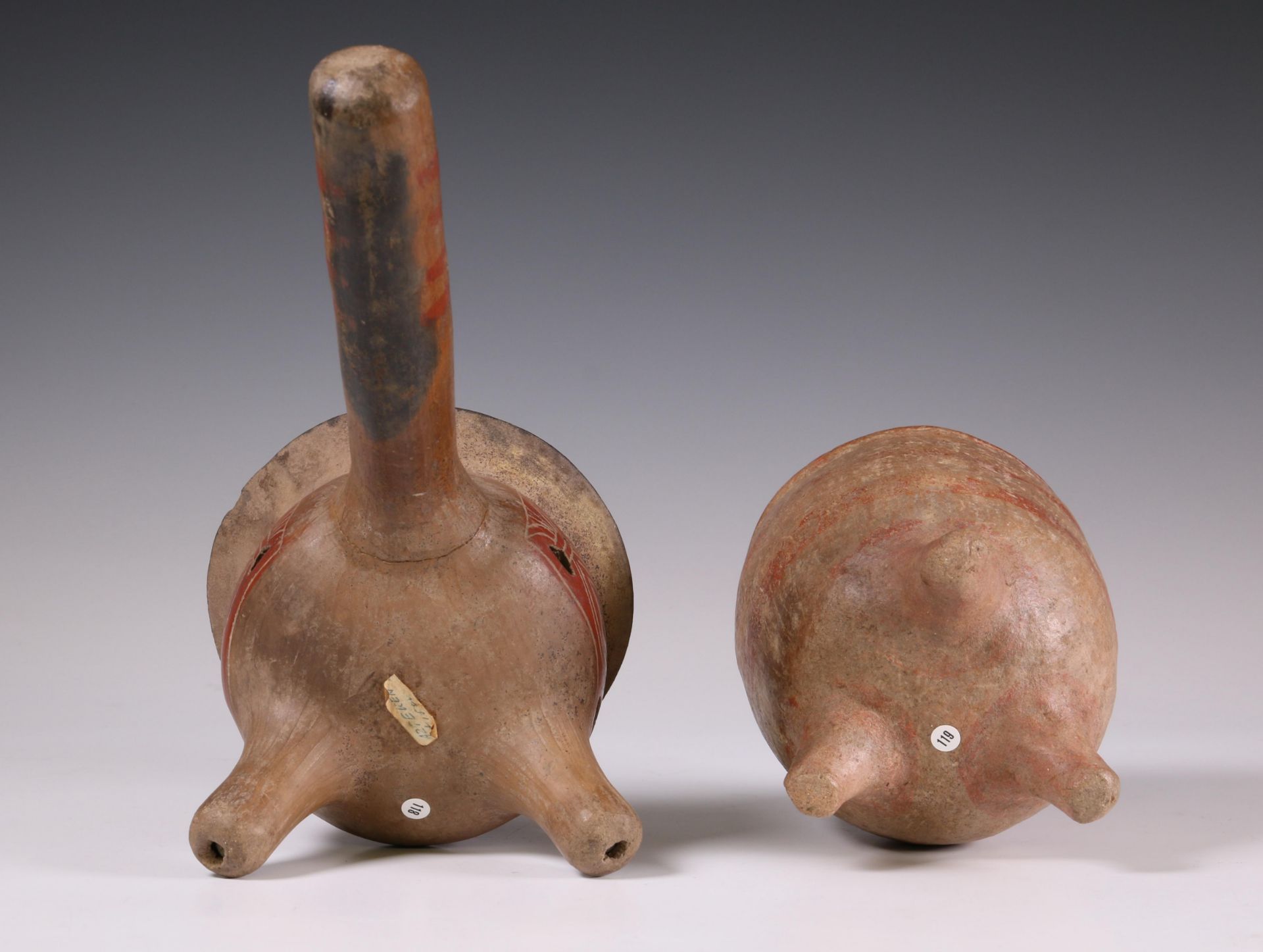 Colima, terracotta pot on three legs and a pot with a handle, possibly Aztek. - Bild 10 aus 13