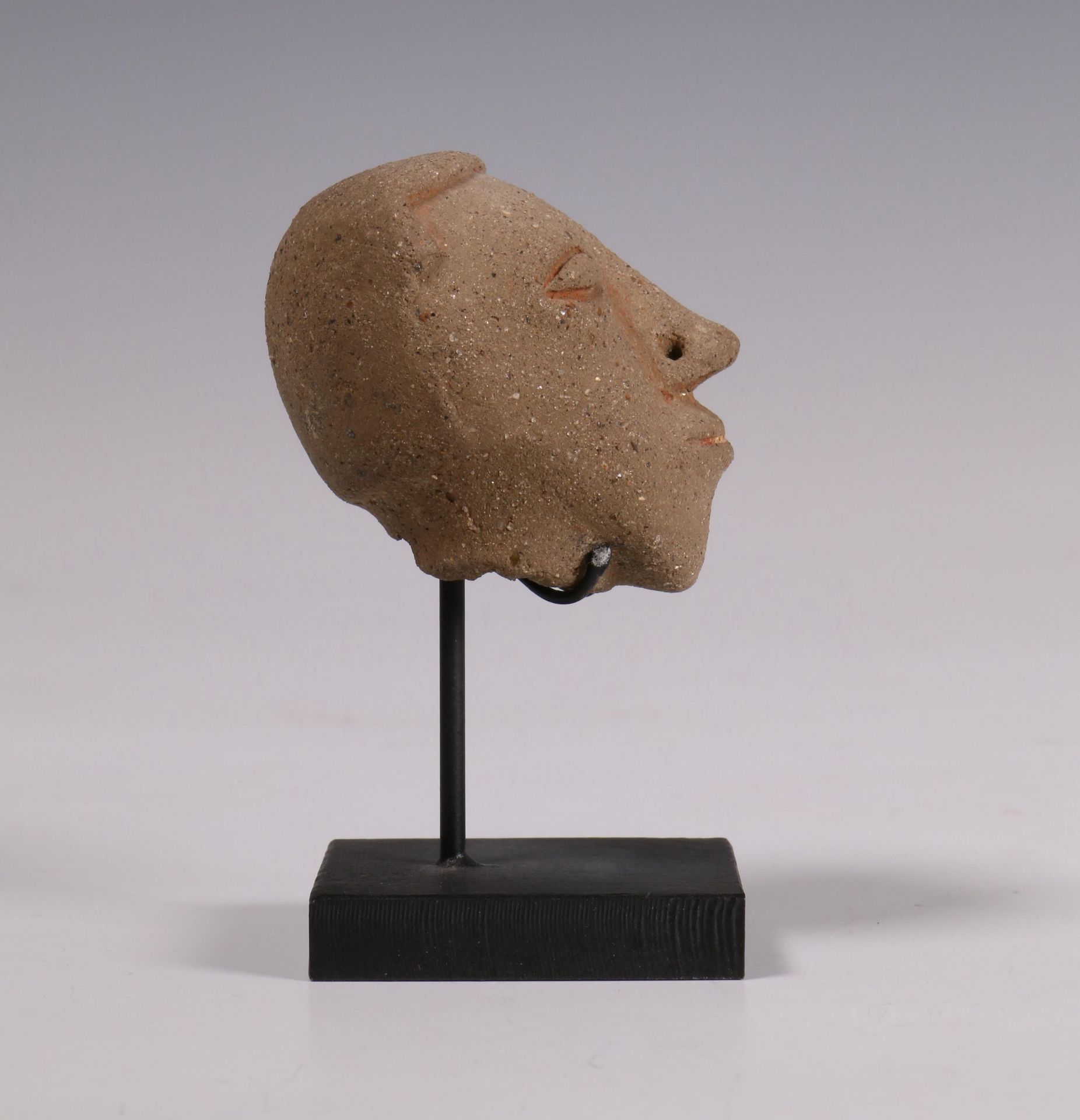Colombia, Narino, earthenware head of a Shaman with coco leaves in his left cheek - Bild 4 aus 6