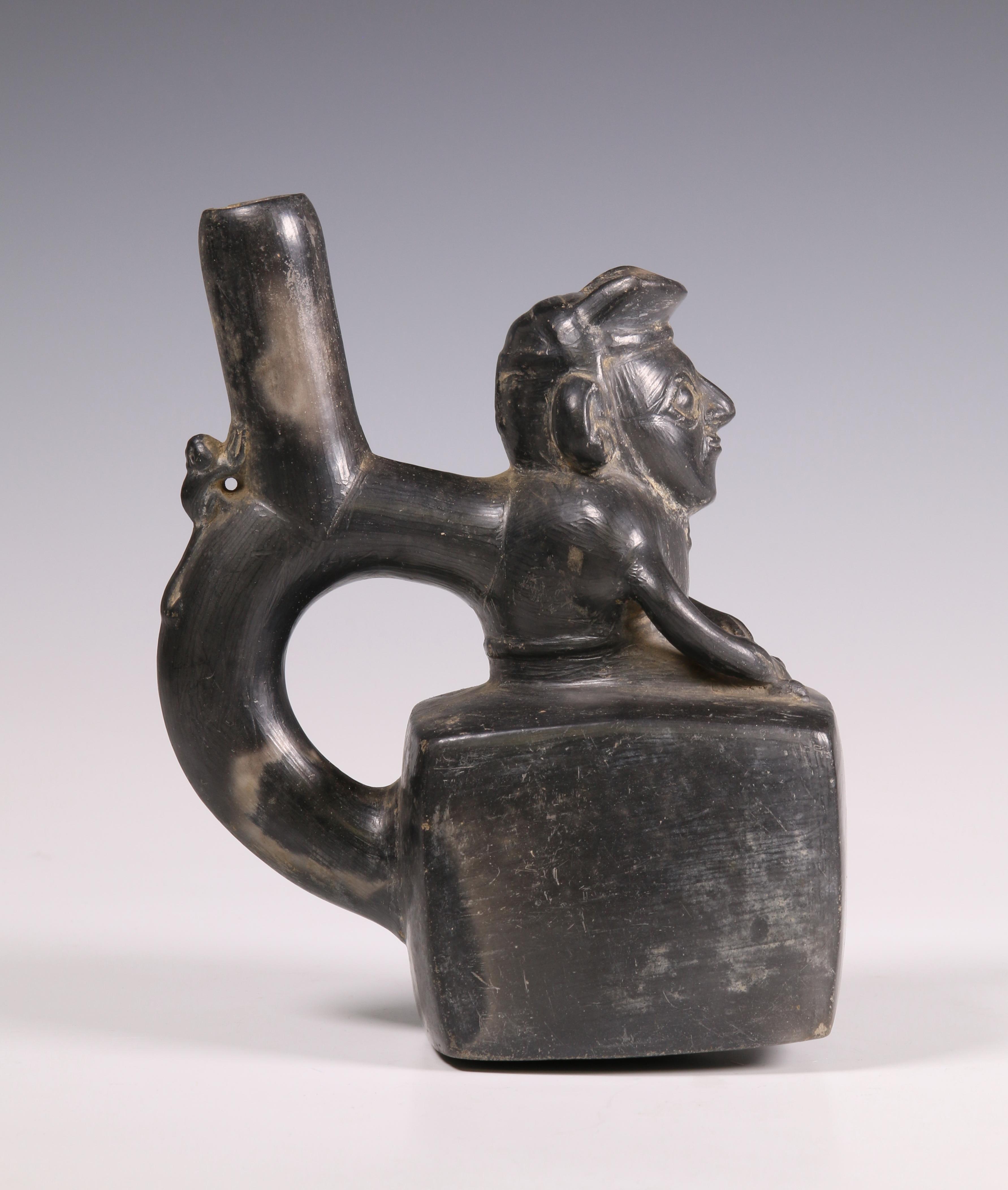 Peru, Chimu, black earthenware stirrup-spout vessel, 800-1200 AD - Image 4 of 6