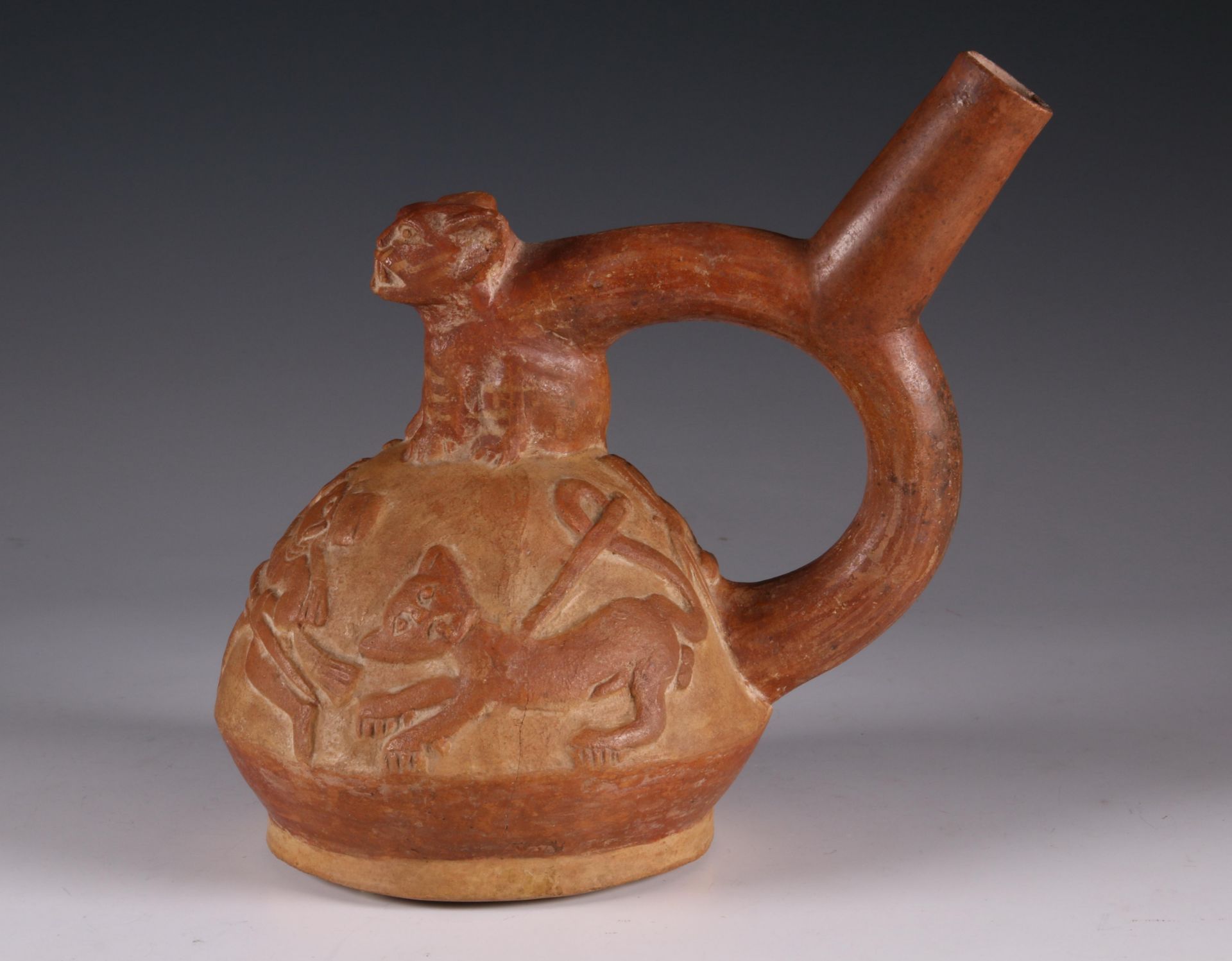 Peru, Moche, a terracotta stirrup-spout vessel, 500-700 AD - Bild 5 aus 8