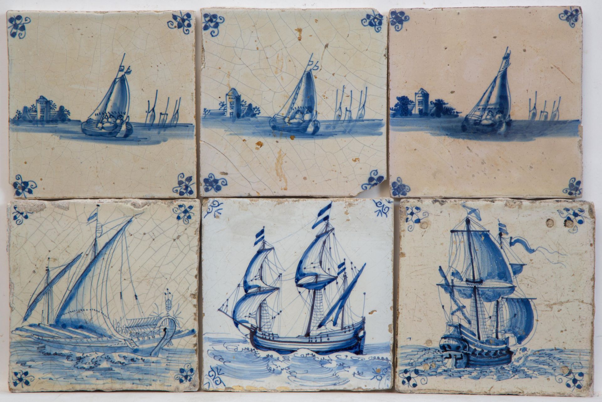 Zes blauw aardewerk tafereeltegels, tweede helft 17e eeuw;