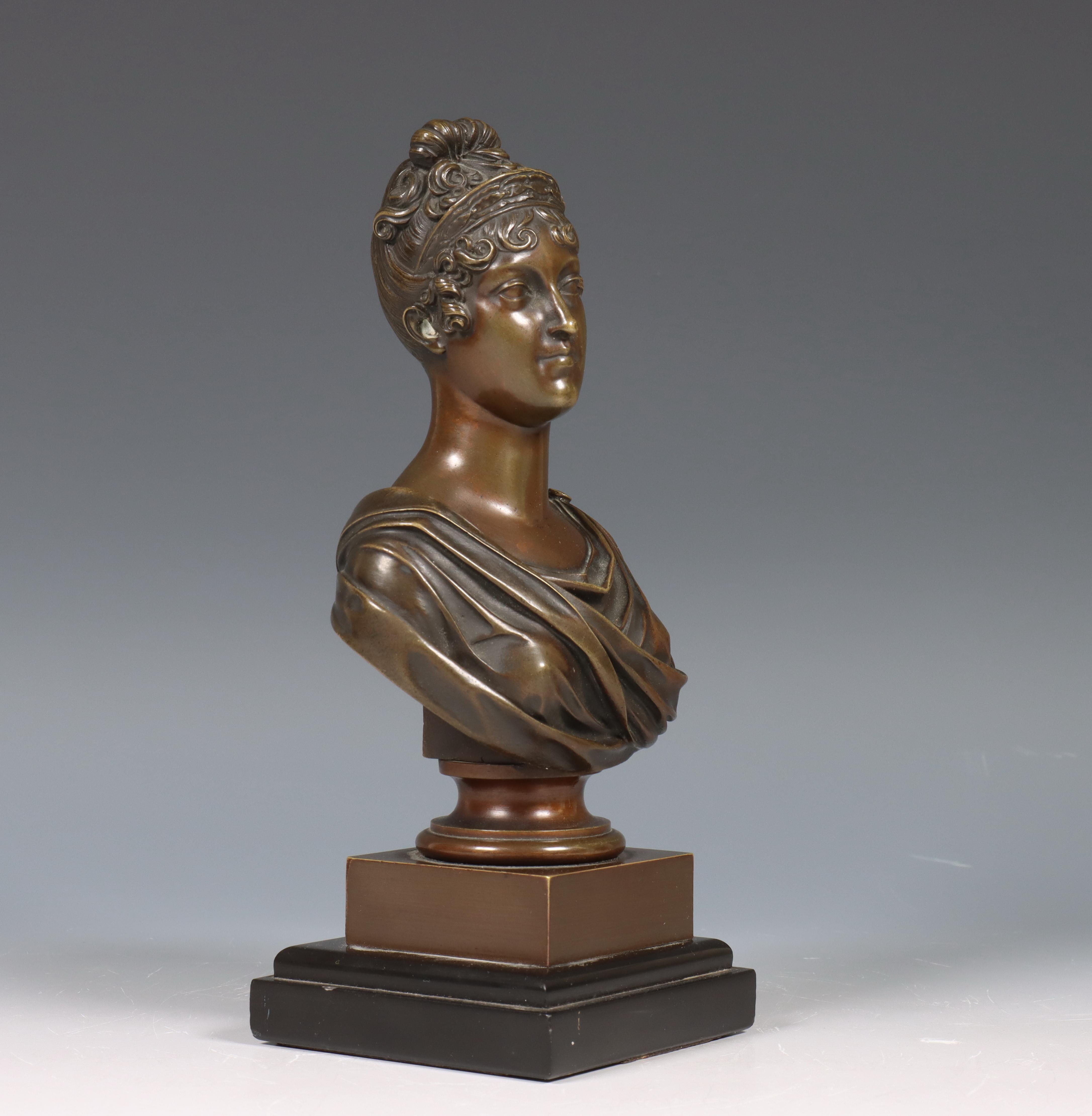 Frankrijk, bronzen bruin gepatineerde buste voorstellende Joséphine de Beauharnais, 19e eeuw. - Image 3 of 4