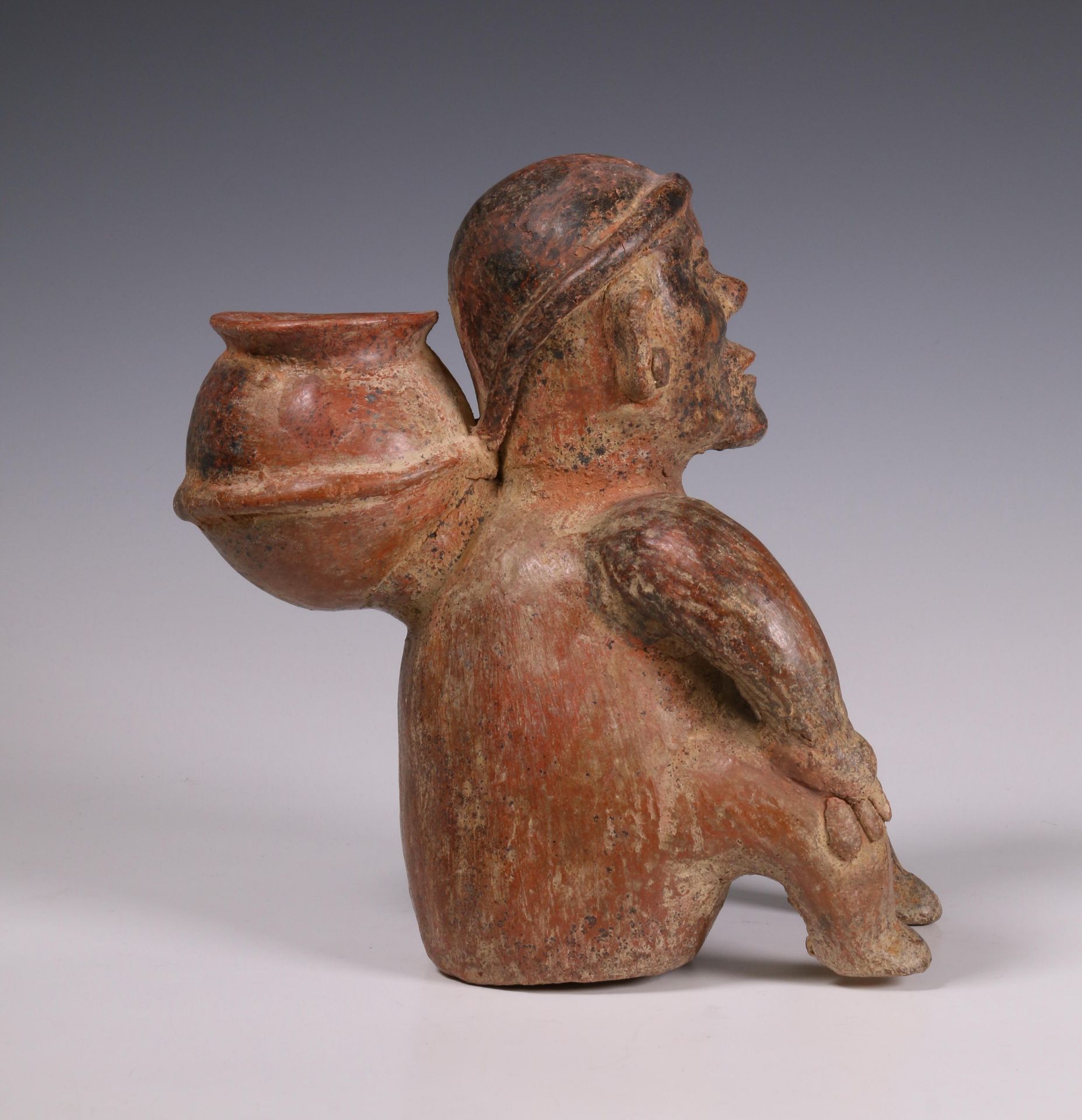 Mexico, Colima, a red earthenware sculpture of a seated figure, 100 BC-250 AD; - Bild 4 aus 5