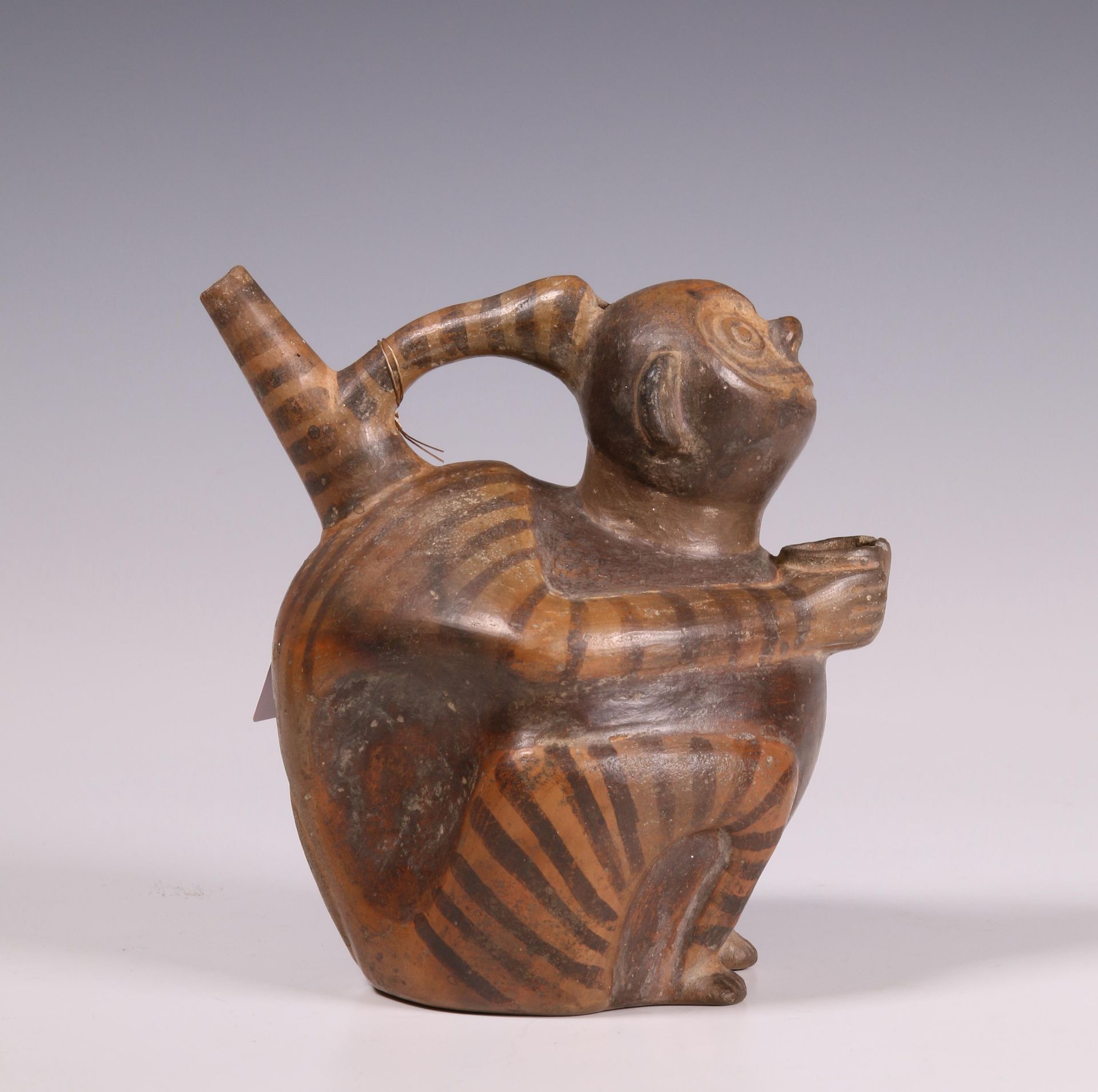 Peru, earthenware spout vessle-flute, Viru culture, ca. 400-600 AD; - Bild 4 aus 6