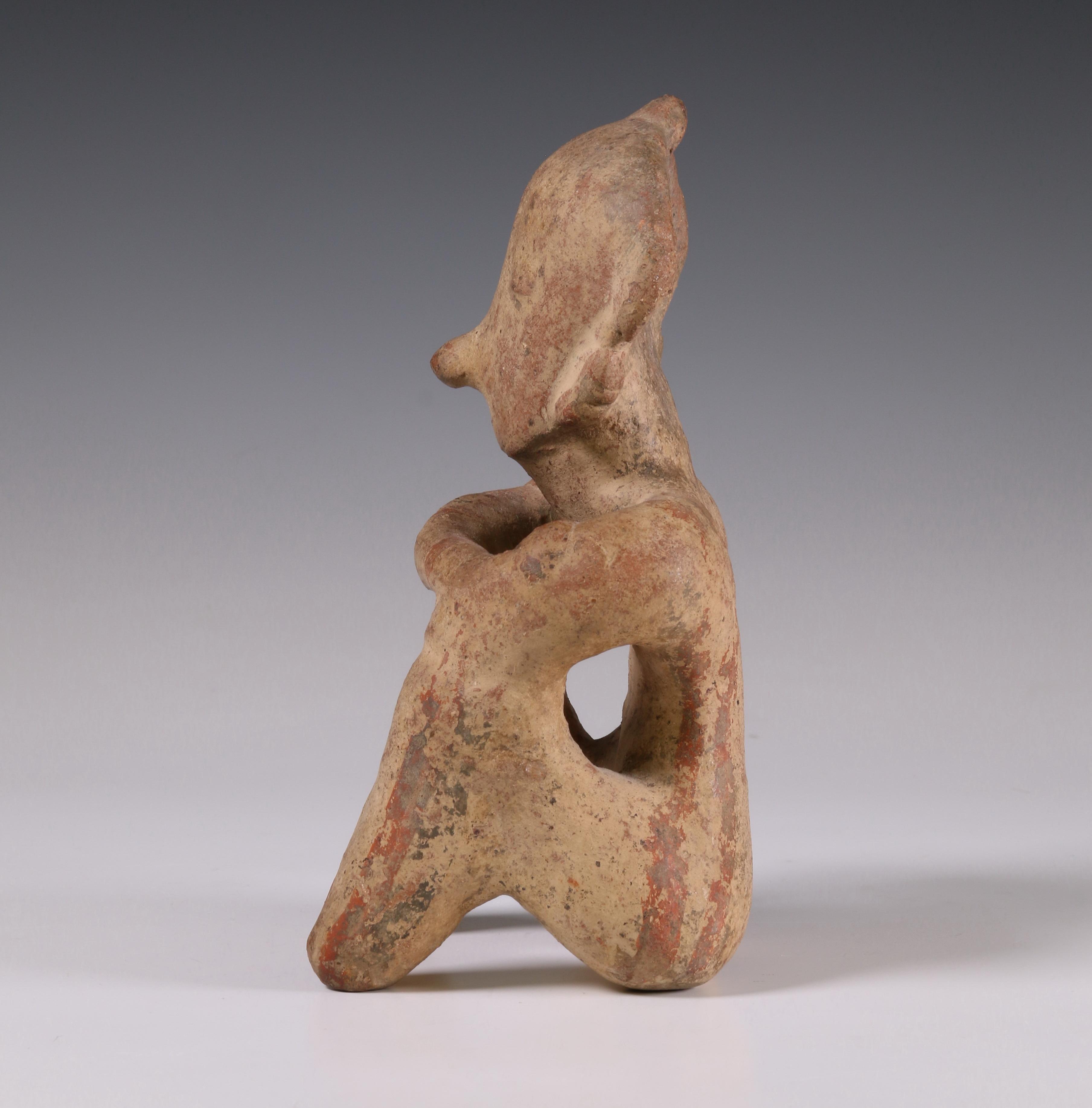 West-Mexico, Nayarit, terracotta seated figure with crossed arms in Chinesco style, 200 BC - 100 AD. - Image 5 of 7
