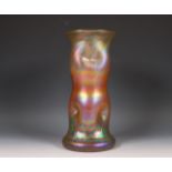 Iriserende glazen 'Phänomen'vaas in Loetz stijl,