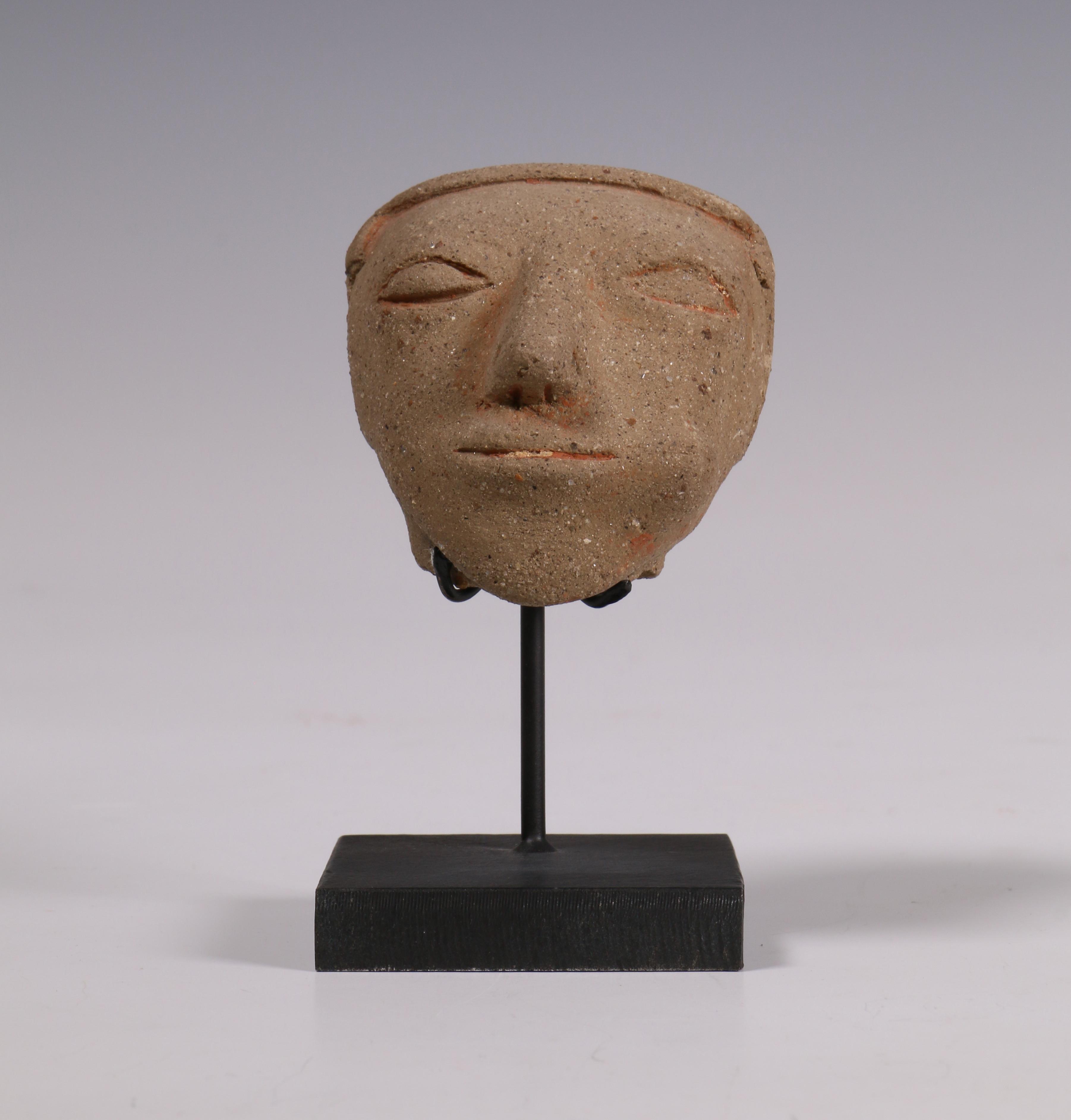 Colombia, Narino, earthenware head of a Shaman with coco leaves in his left cheek - Image 3 of 6