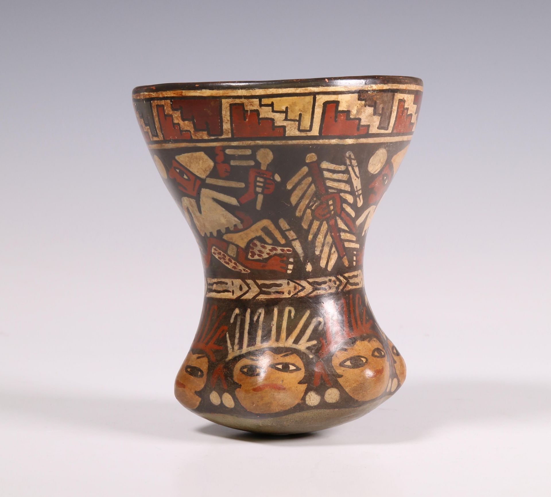 Peru, Nazca, terracotta hourglass shaped vase, ca. 200-400 AD, - Bild 5 aus 6