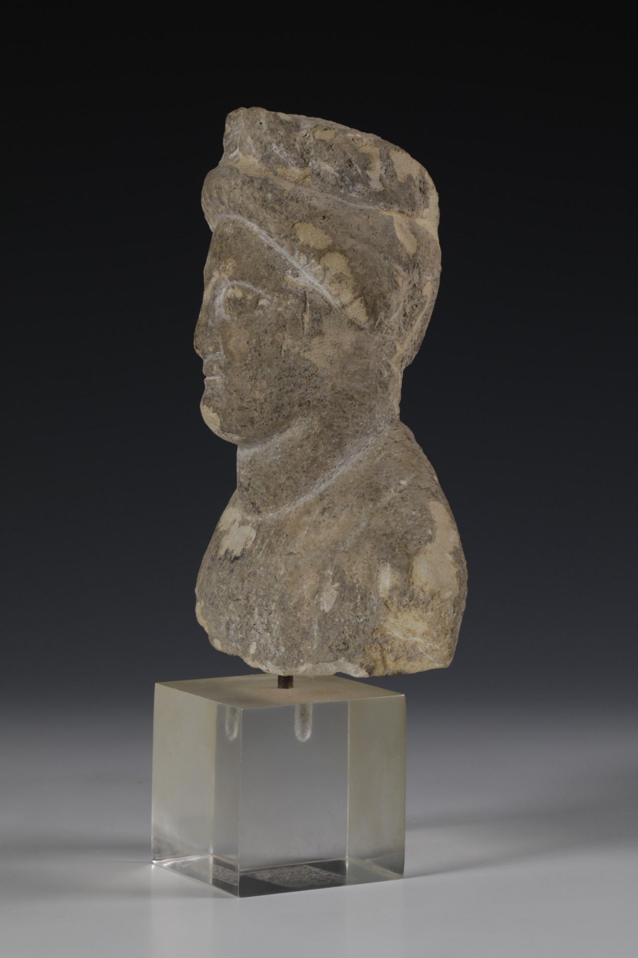 Cyprus, limestone head of a young man, ca. 5th Century BC., - Bild 4 aus 6