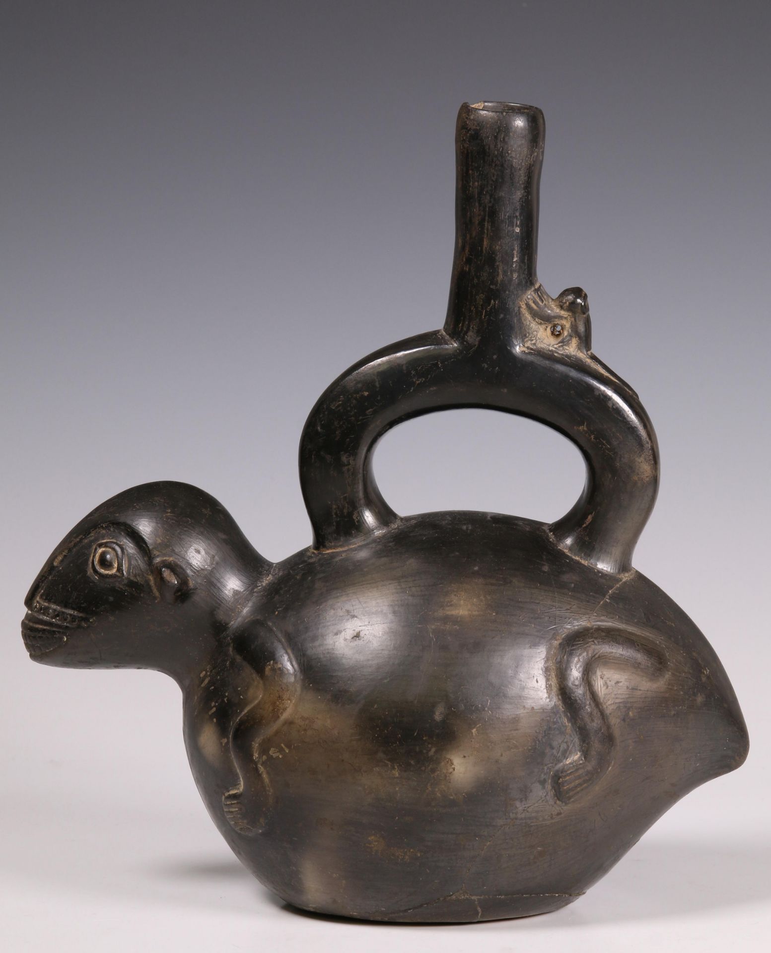 Peru, Lambayeque, black polished earthenware spout vessel, - Bild 5 aus 6