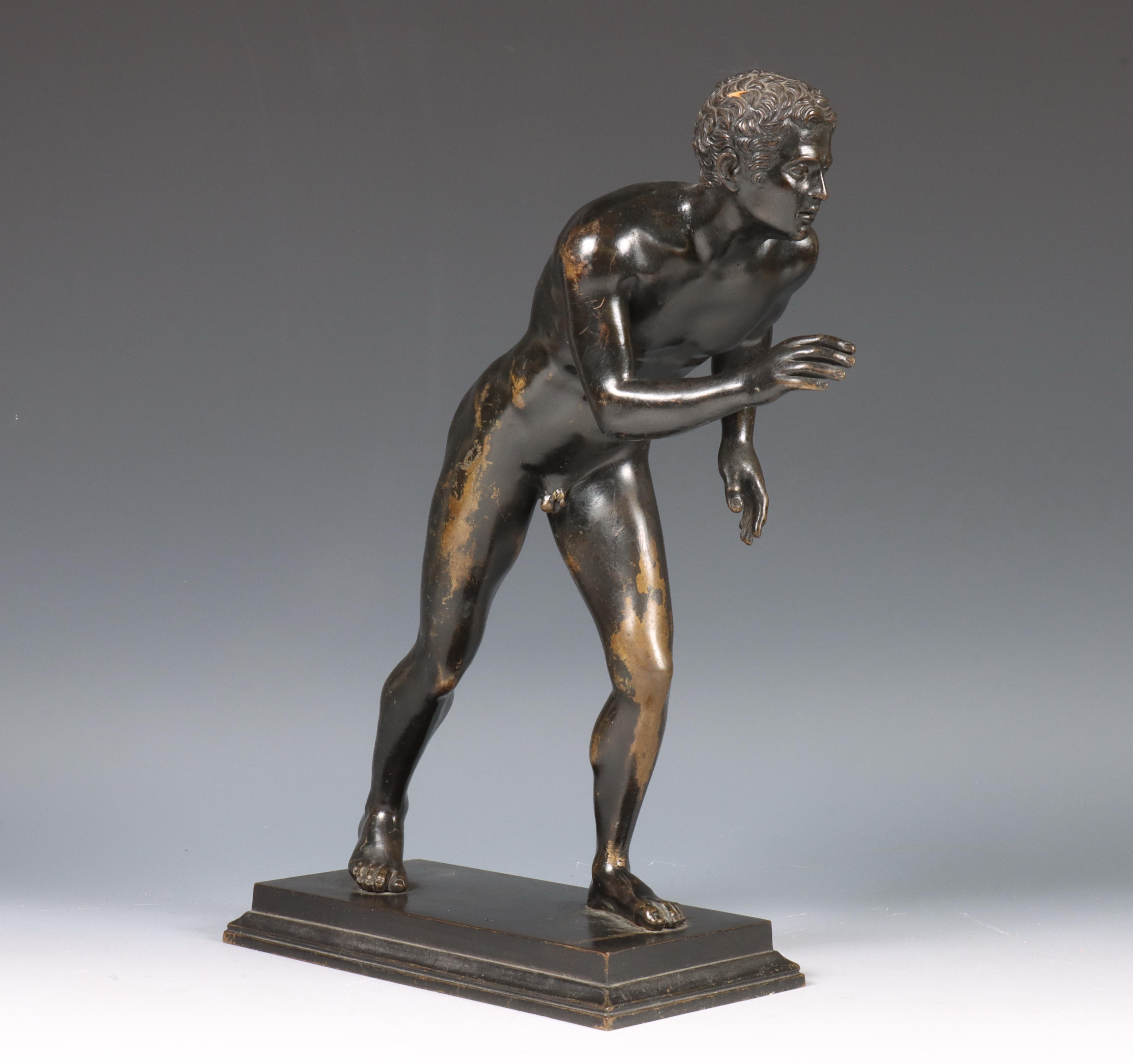 Italië, zwart gepatineerde bronzen Grand Tour sculptuur, 'Griekse atleet, 1907.