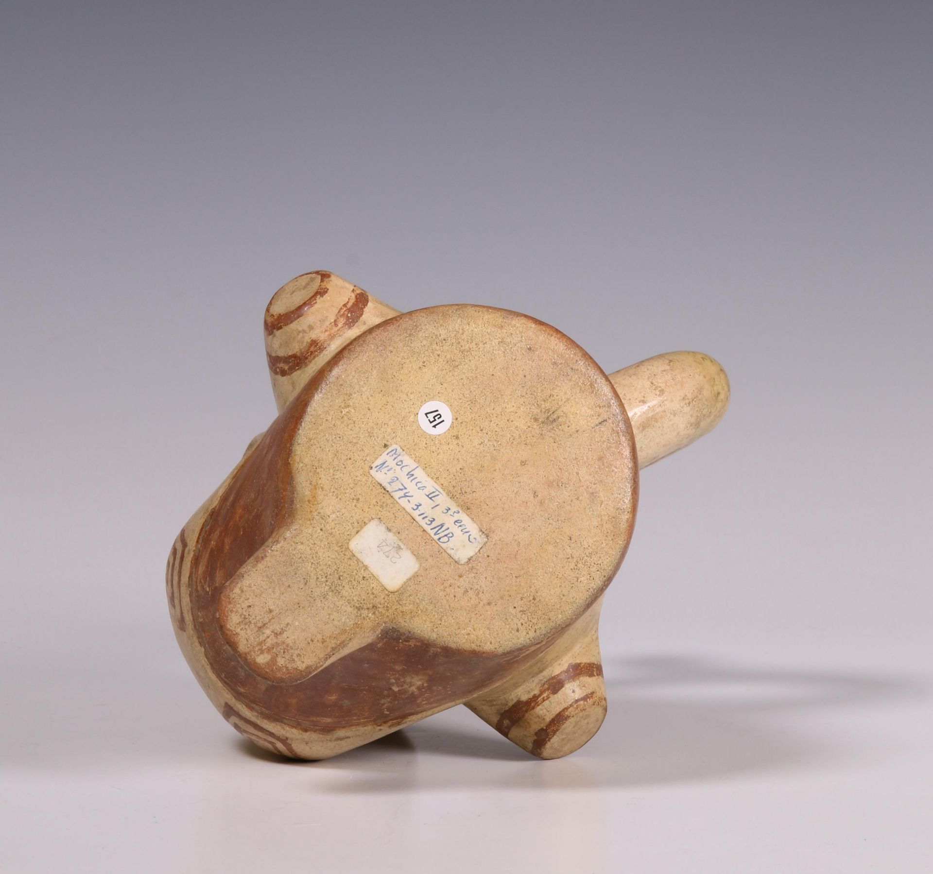 Peru, Moche, a terracotta stirrup-spout vessel, 200-800 AD - Bild 2 aus 6