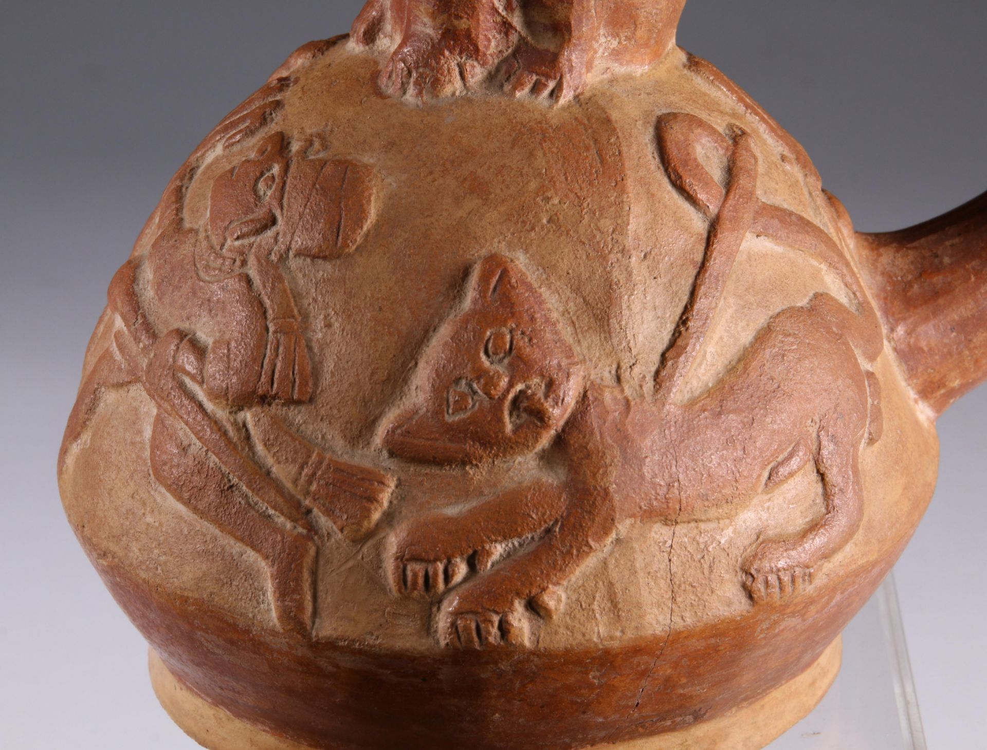 Peru, Moche, a terracotta stirrup-spout vessel, 500-700 AD - Bild 4 aus 8