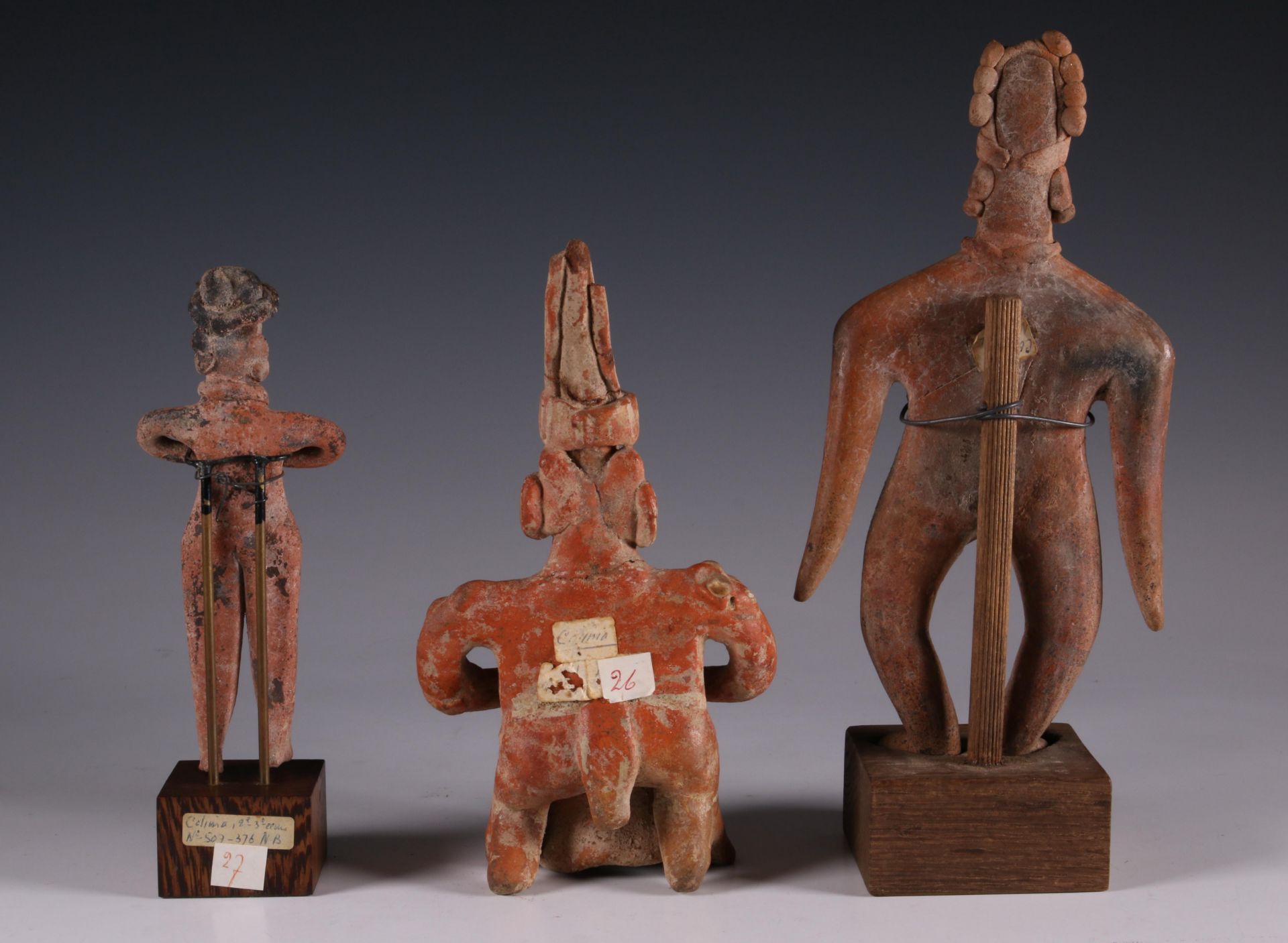 Mexico, Colima, standing slab figure and a smaller slab figure and Mexico, Nayarit, a seated figure, - Bild 3 aus 8