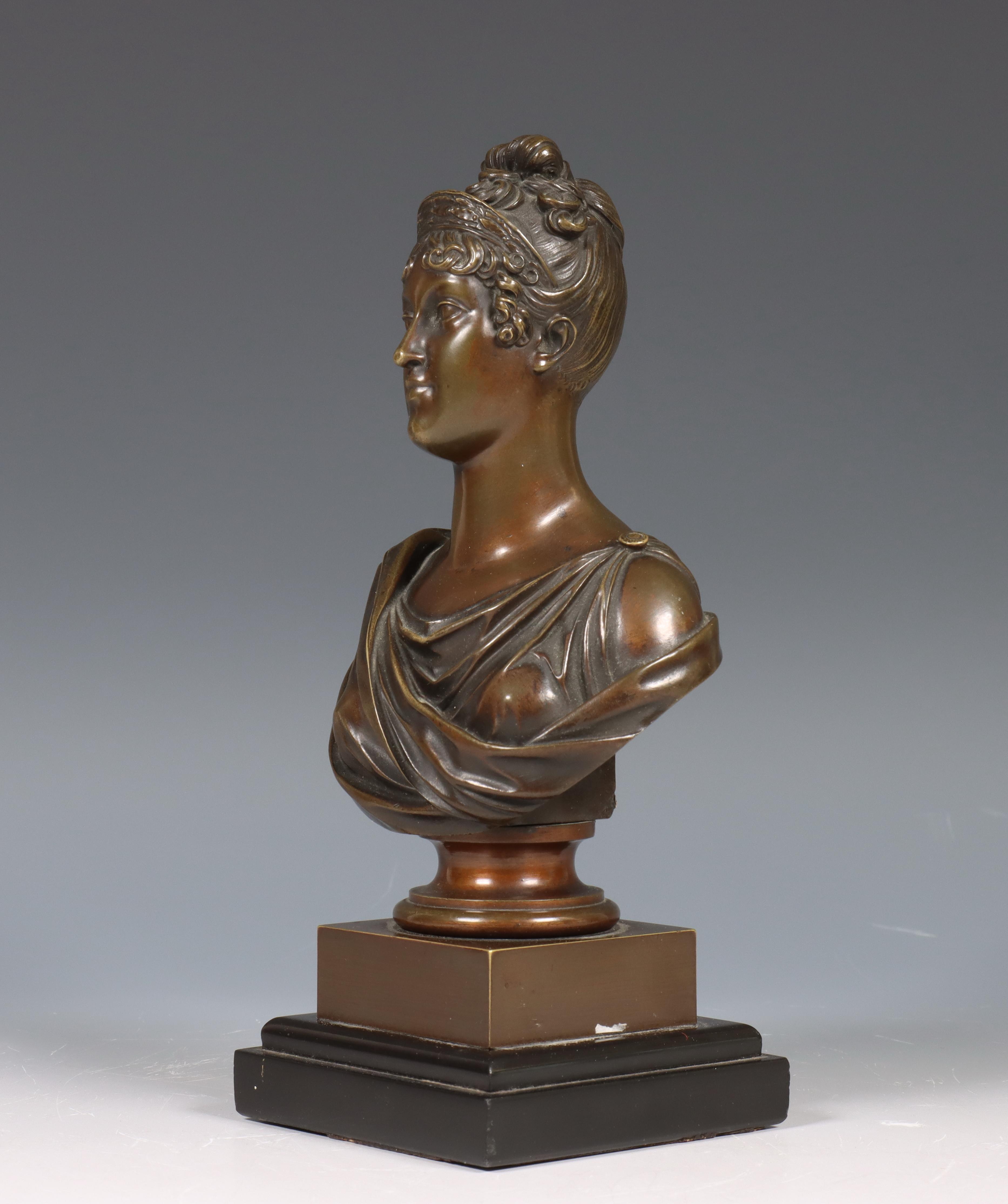 Frankrijk, bronzen bruin gepatineerde buste voorstellende Joséphine de Beauharnais, 19e eeuw. - Image 2 of 4
