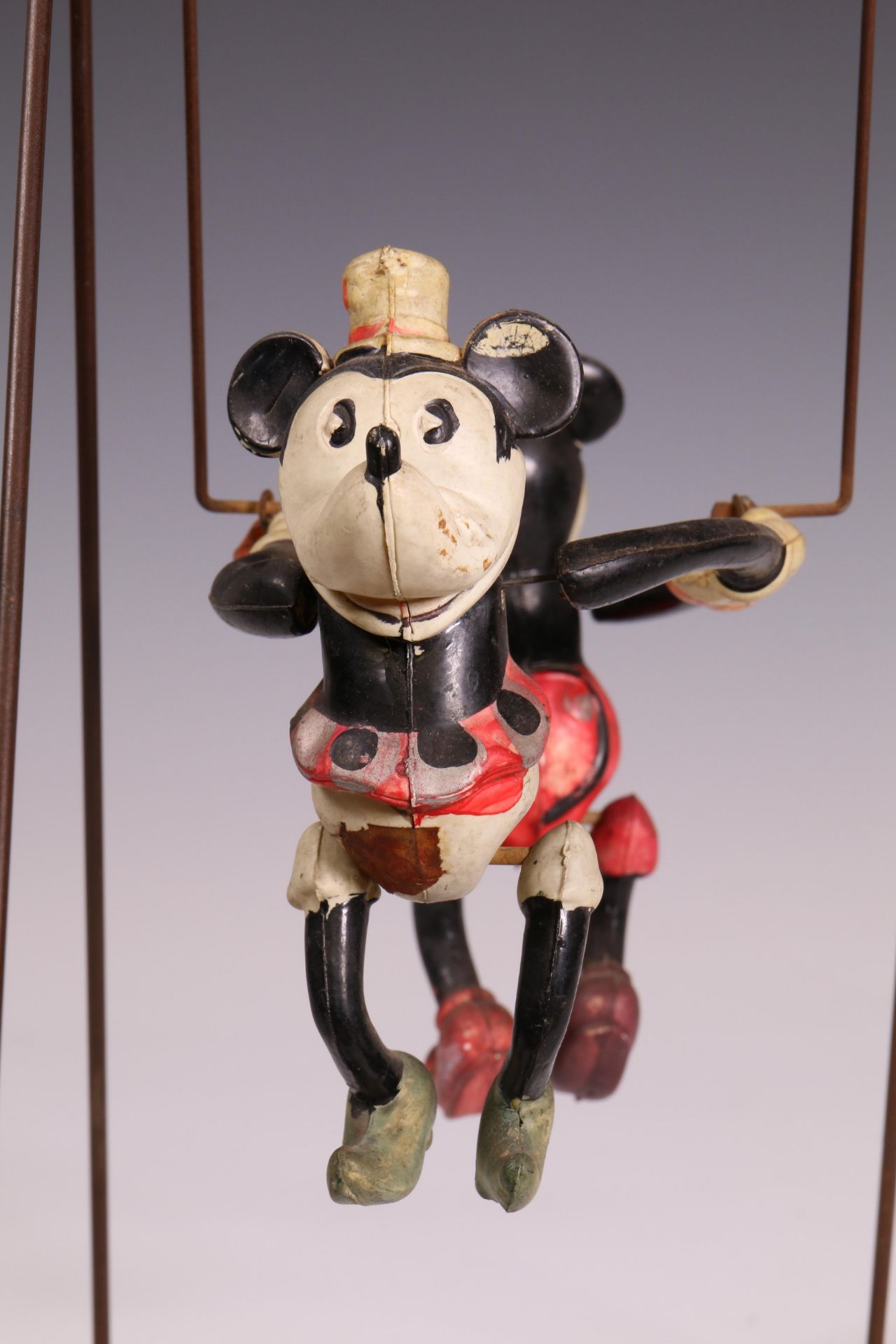 Japan, Mickey en Minnie Mouse in balans, ca. 1930. - Image 5 of 8