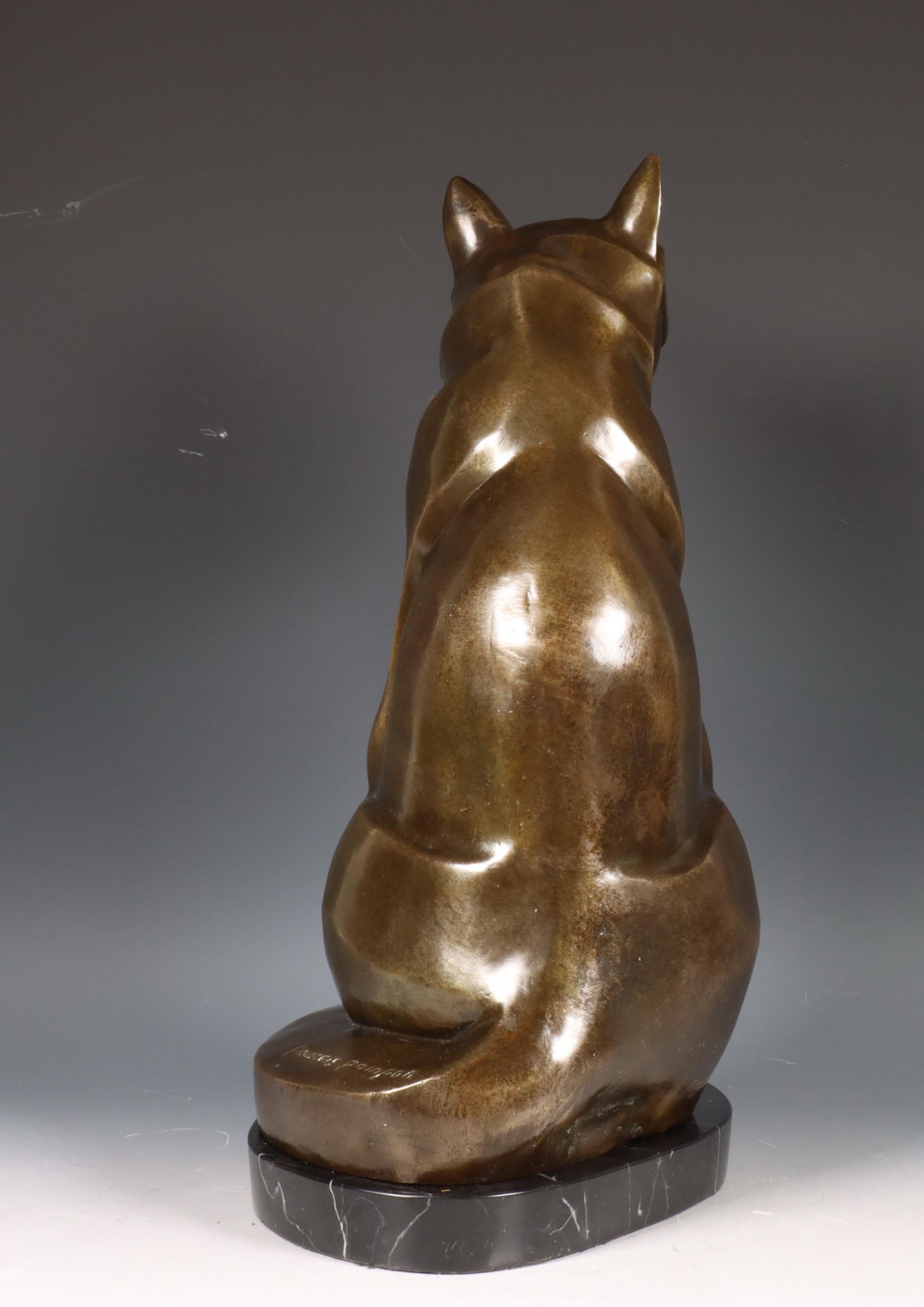 Gebronsd metalen sculptuur van gestileerde kat, naar Francois Pompon, 20e eeuw. - Bild 4 aus 5