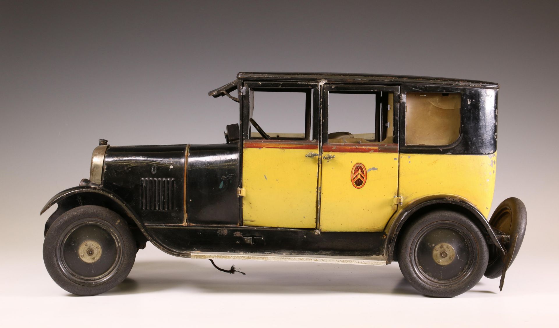 André Citroën, zwart gele sadan taxi, ca. 1920i - Image 6 of 11