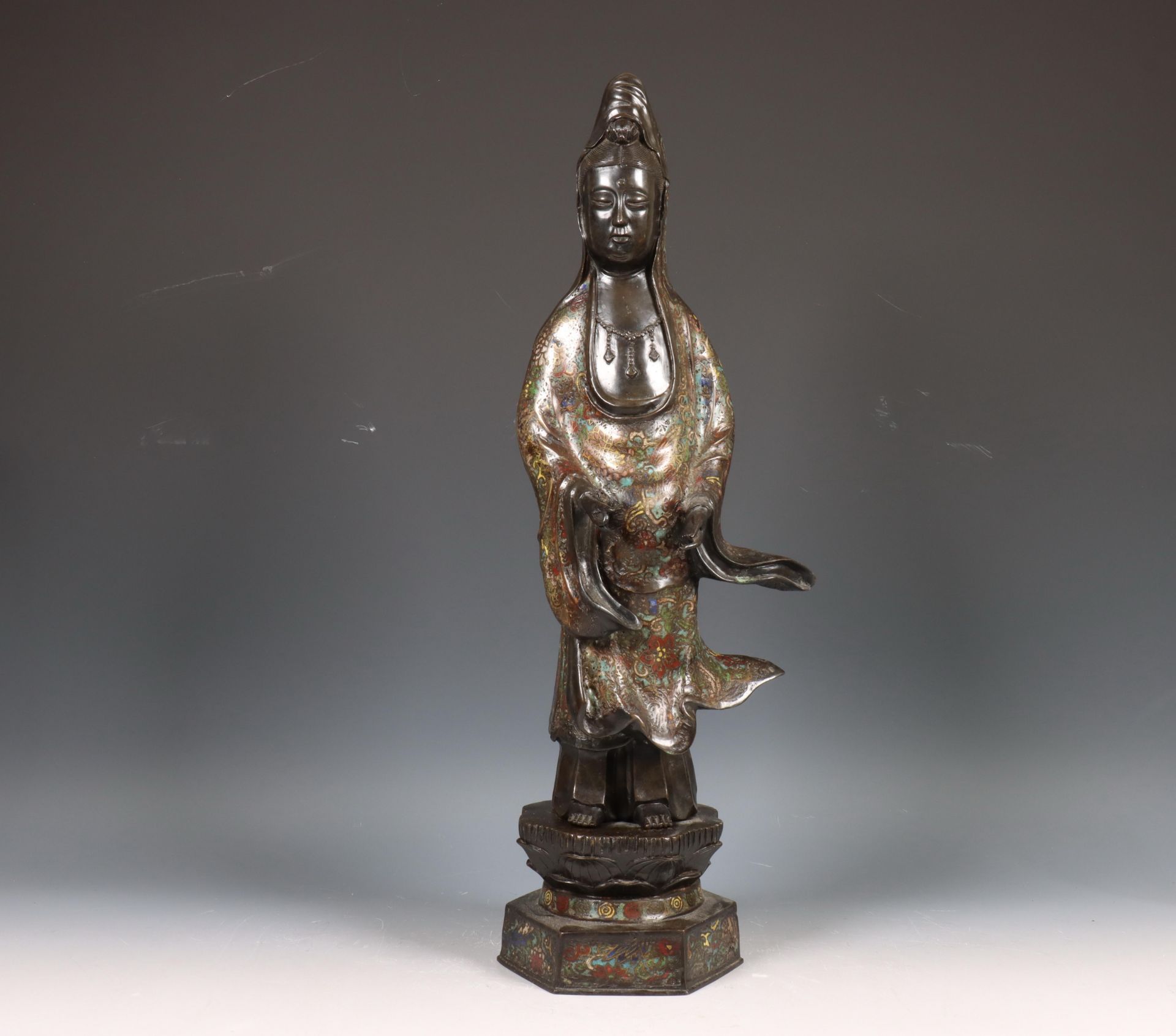 China,bronzen-cloissone Guanyin, 20e eeuw