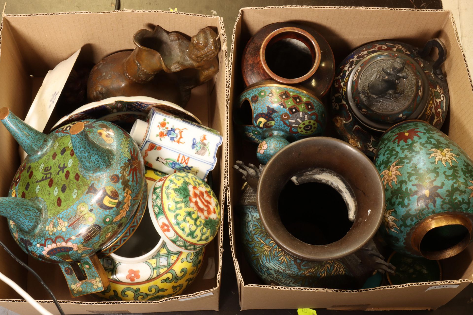 China, diverse porselein en cloisonné