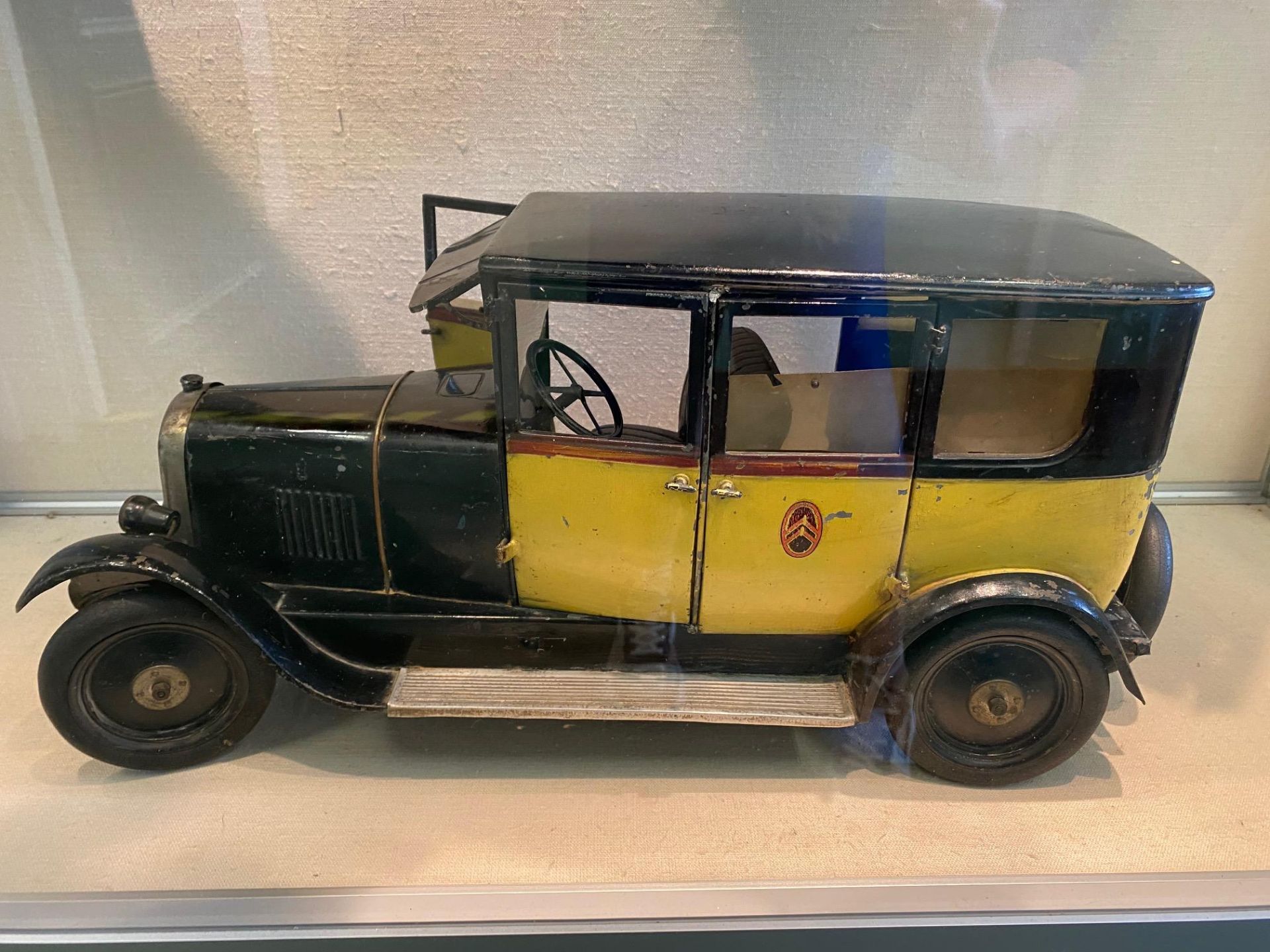 André Citroën, zwart gele sadan taxi, ca. 1920i - Image 3 of 11