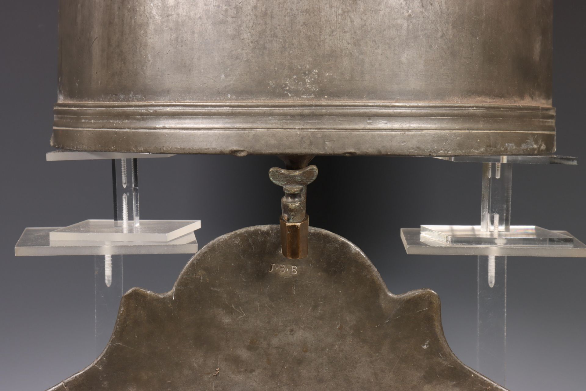 Tinnen wand fontein met bijhorende wasbak, ca.1800, - Bild 2 aus 2