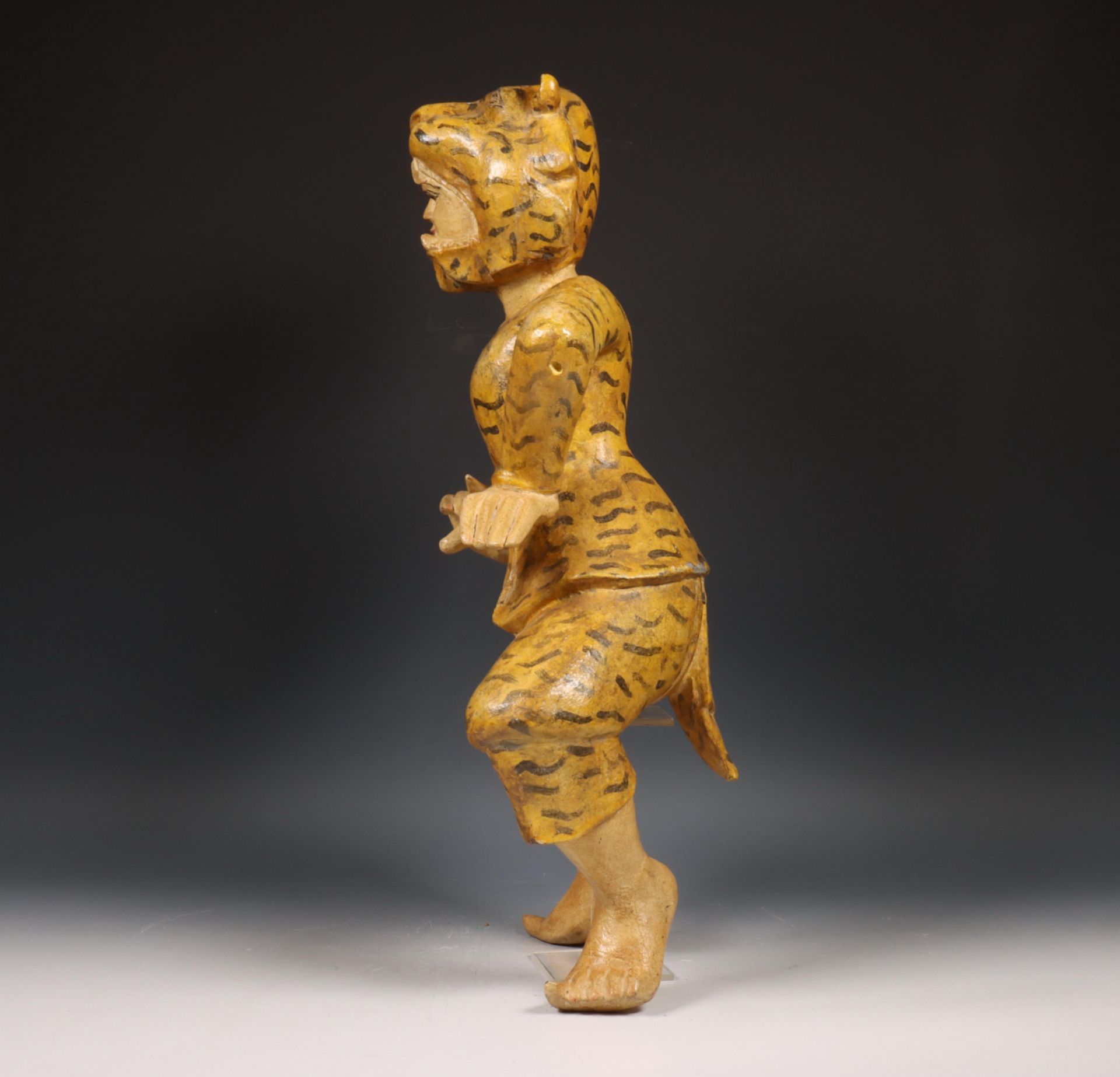 Thailand, beschilderd houten figuur van dansende vrouwfiguur, modern, - Bild 2 aus 5